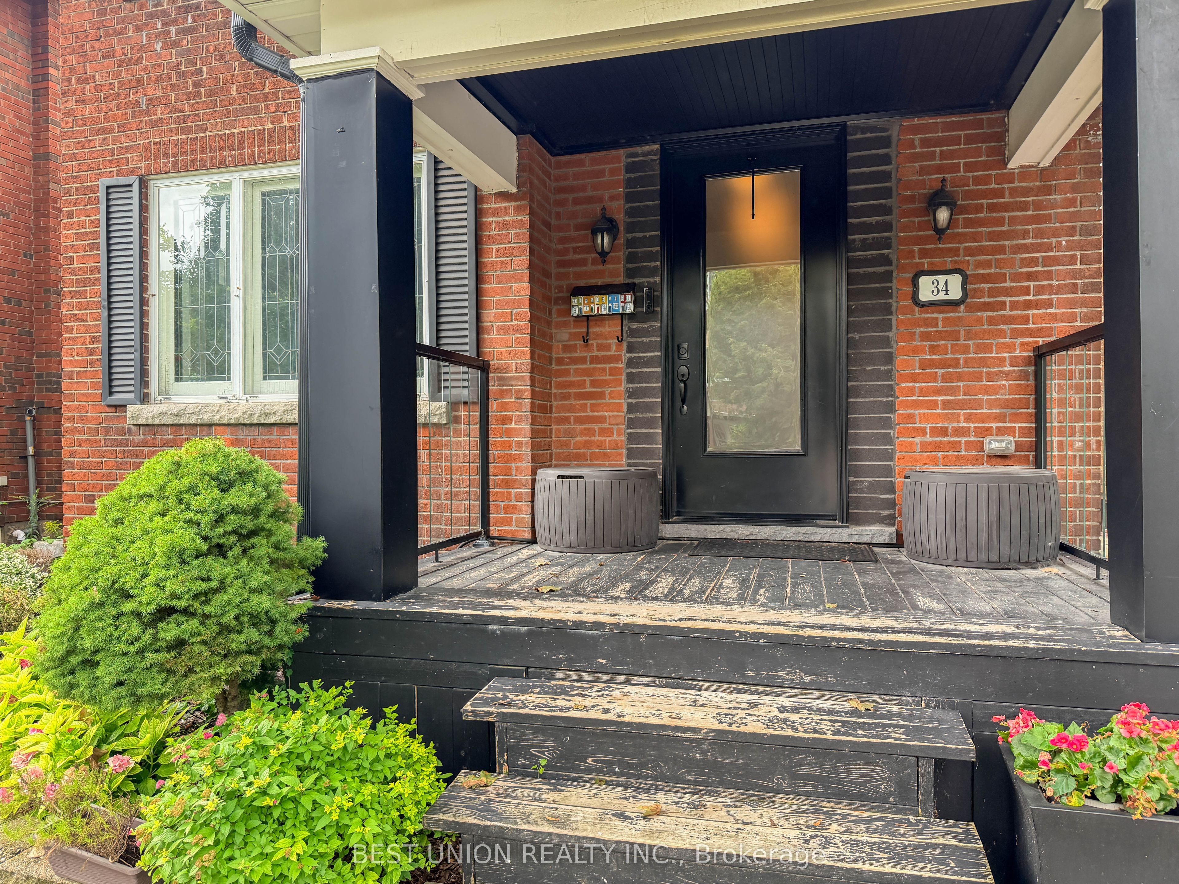 34 Maxwell Avenue, Toronto, ON M5P 2B5 photo 2