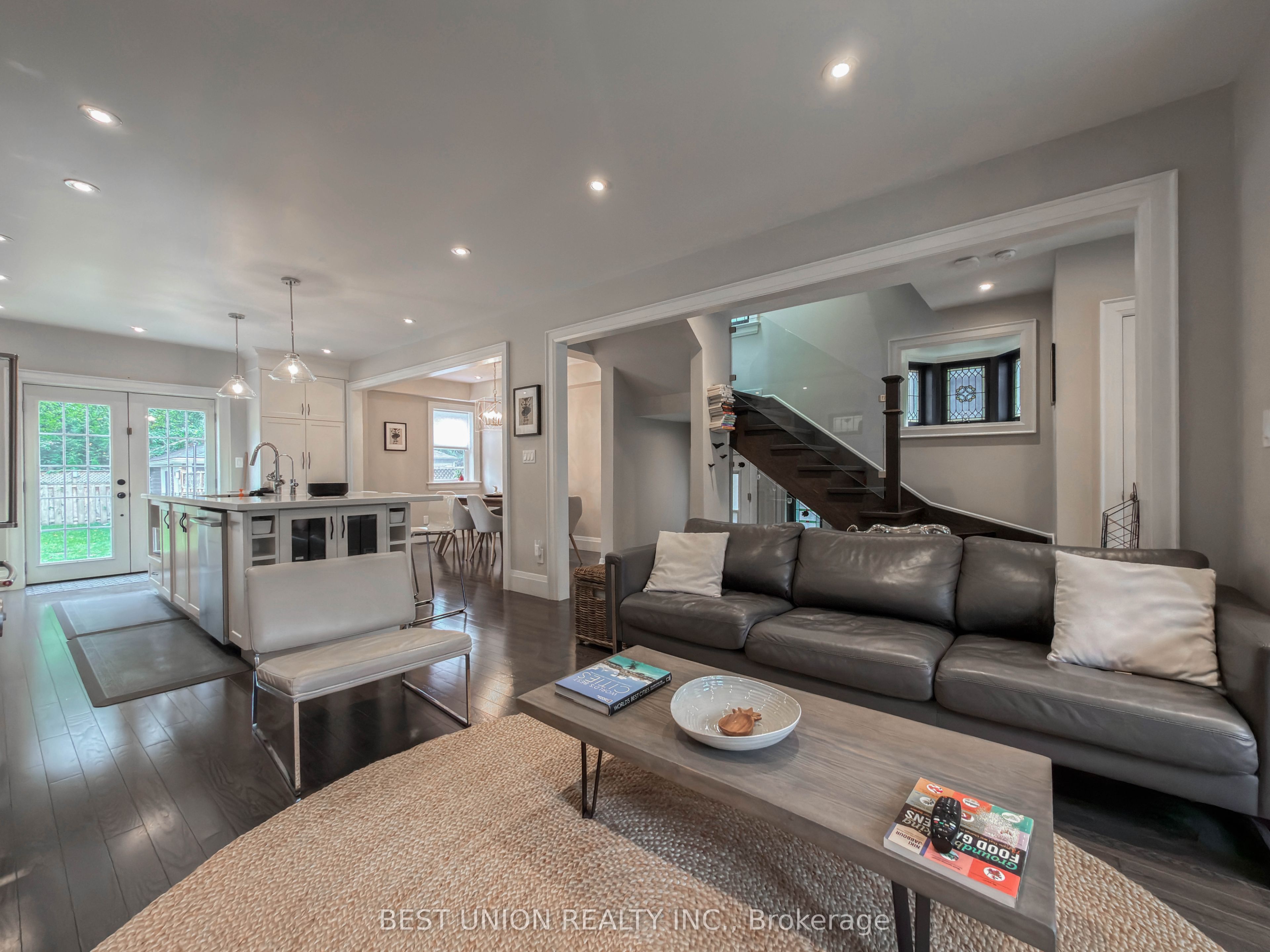 34 Maxwell Avenue, Toronto, ON M5P 2B5 photo 5