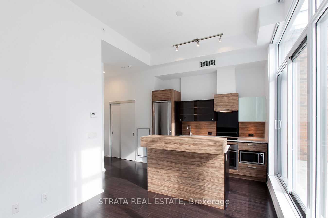 75 St Nicholas Street 308, Toronto, ON M4Y 0A5 photo 3