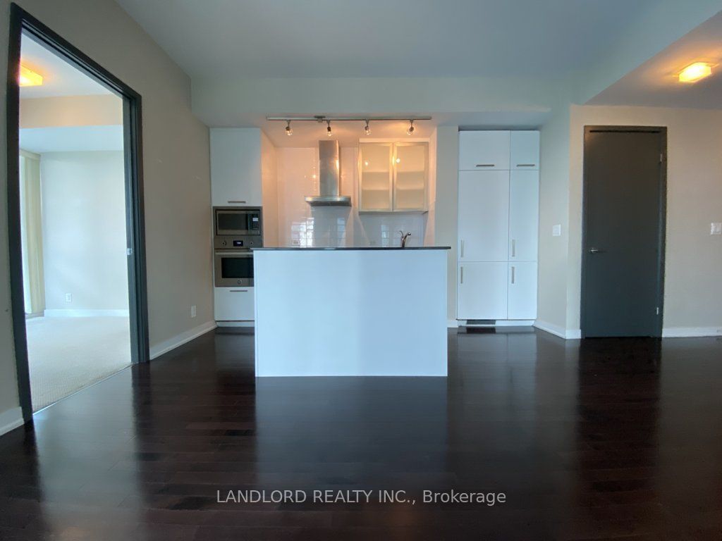 14 York Street 3403, Toronto, ON M5J 0B1 photo 2
