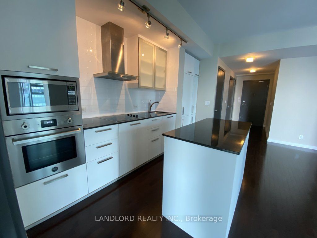 14 York Street 3403, Toronto, ON M5J 0B1 photo 3