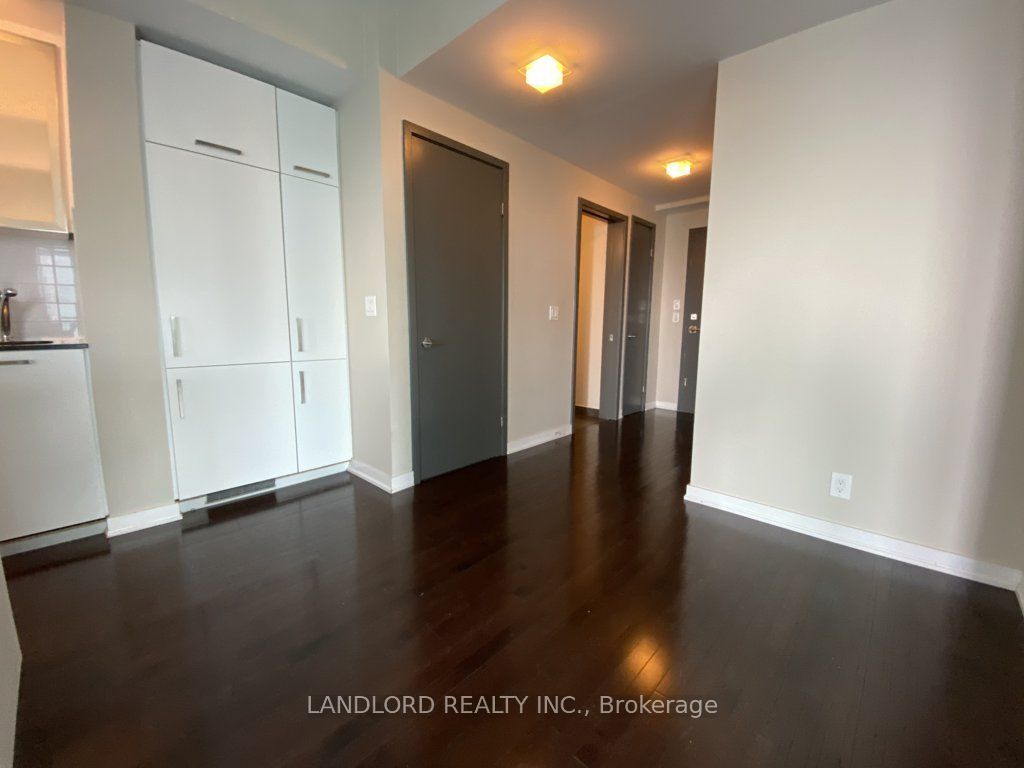 14 York Street 3403, Toronto, ON M5J 0B1 photo 5