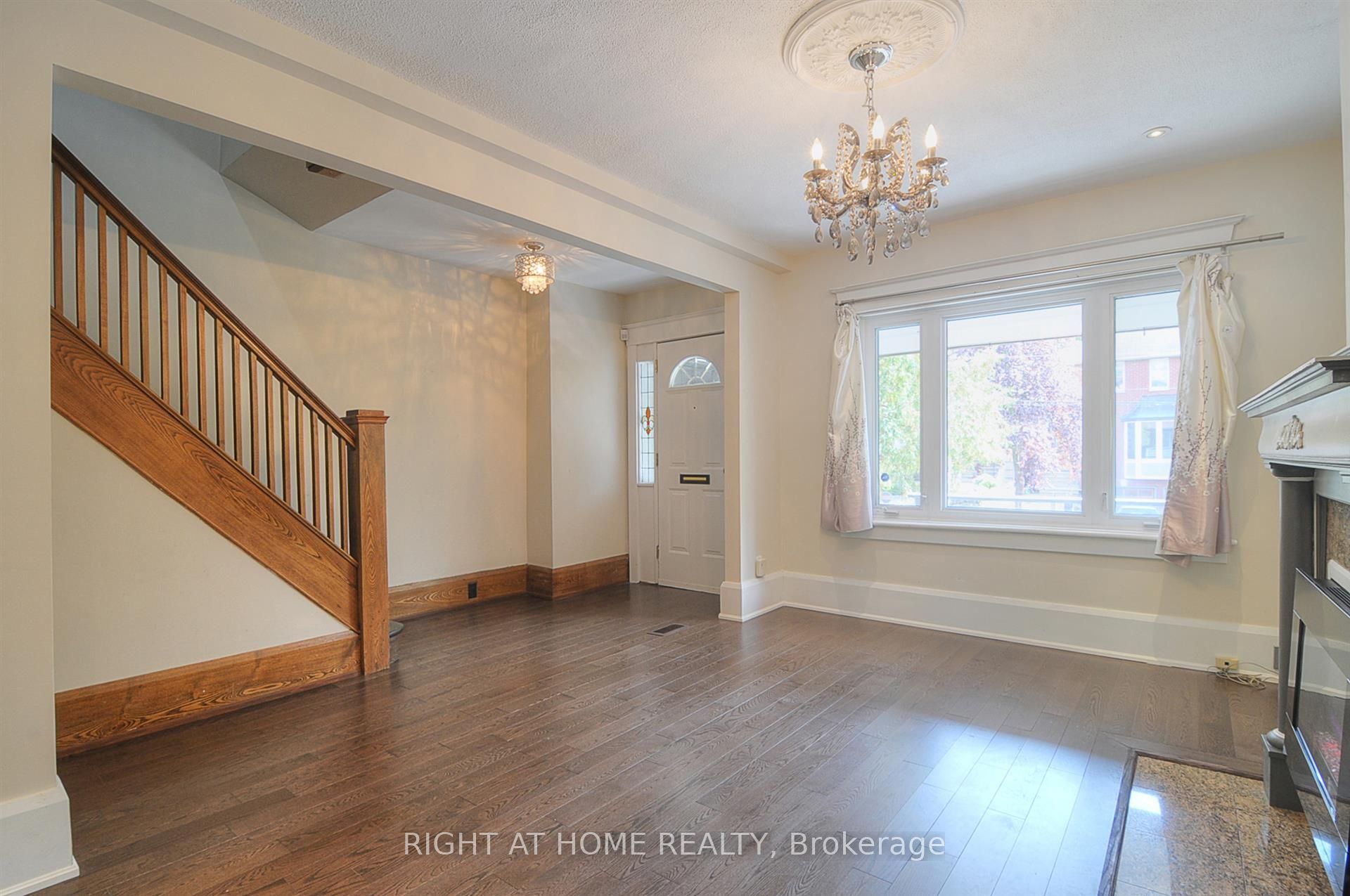 174 Hillsdale Avenue E, Toronto, ON M4S 1T5 photo 3