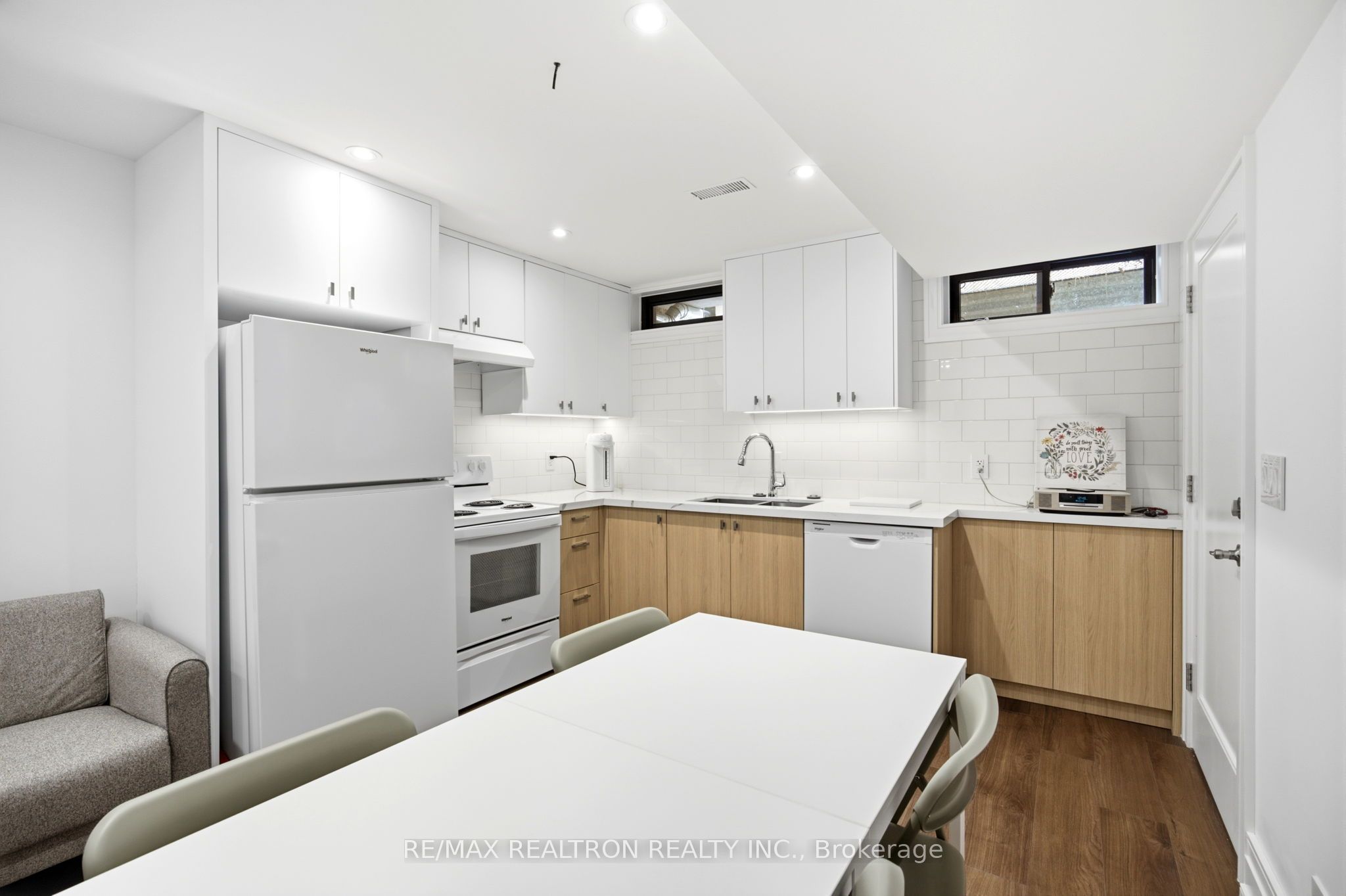 220 Hillhurst Boulevard 2, Toronto, ON M5N 1P4 photo 3