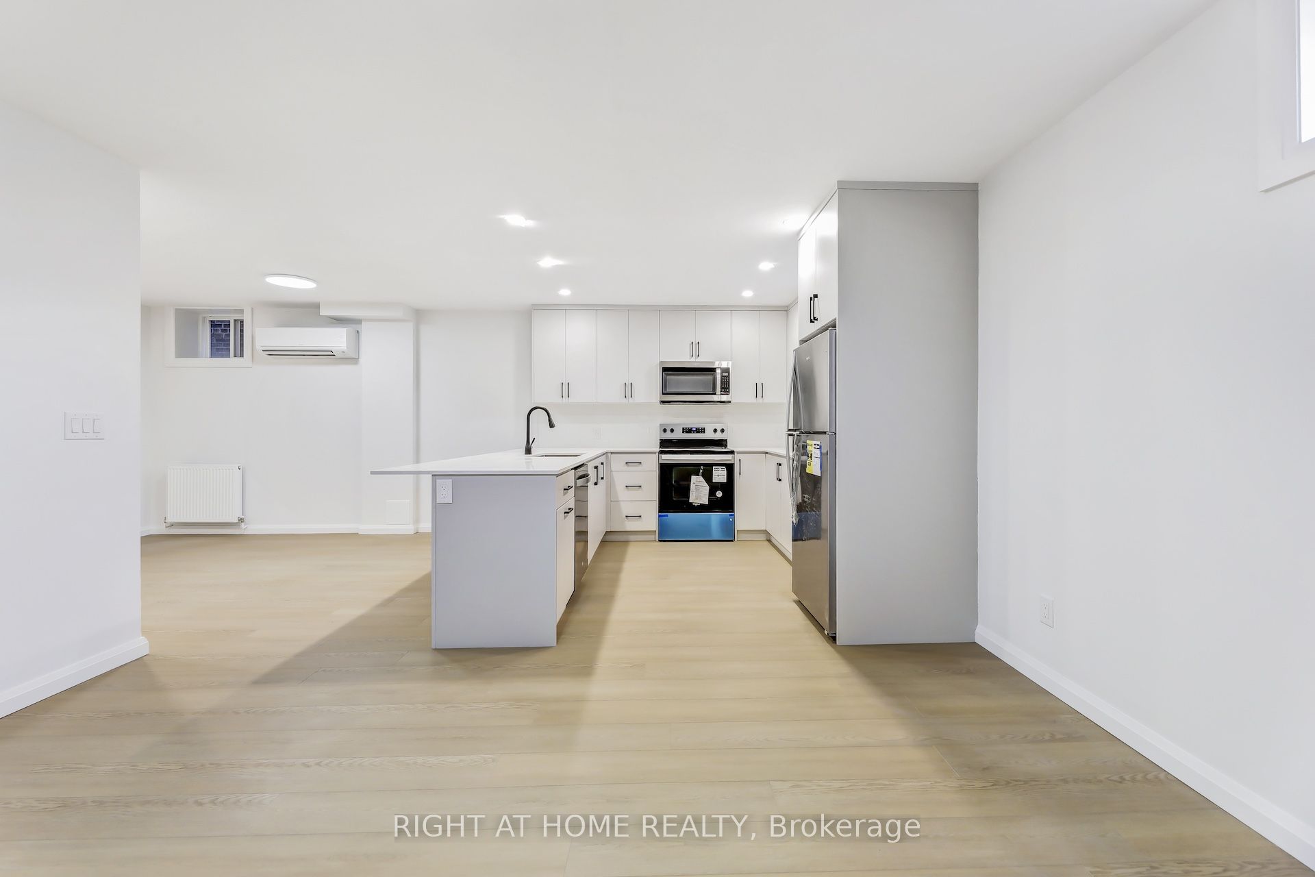 35 Braemar Avenue Lower, Toronto, ON M5P 2L1 photo 5