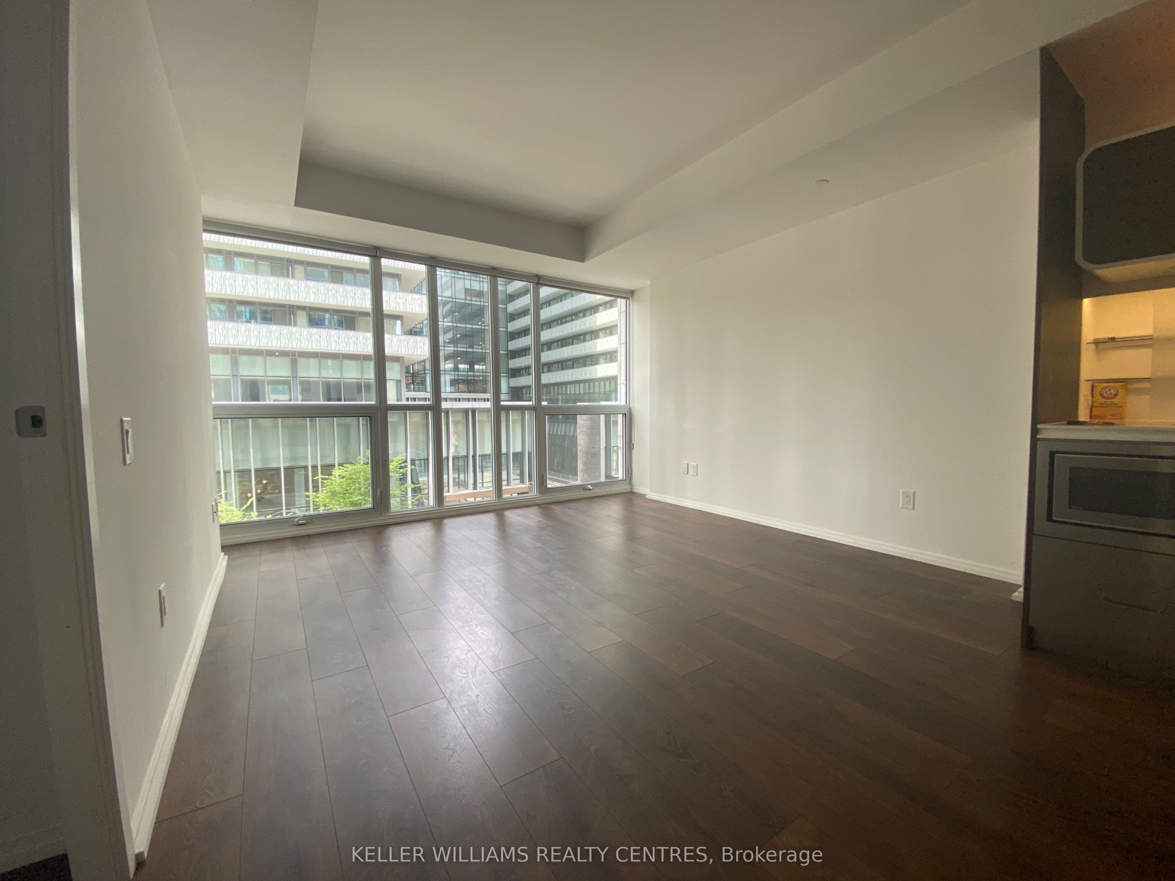 45 Charles Street E 307, Toronto, ON M4Y 0B8 photo 3