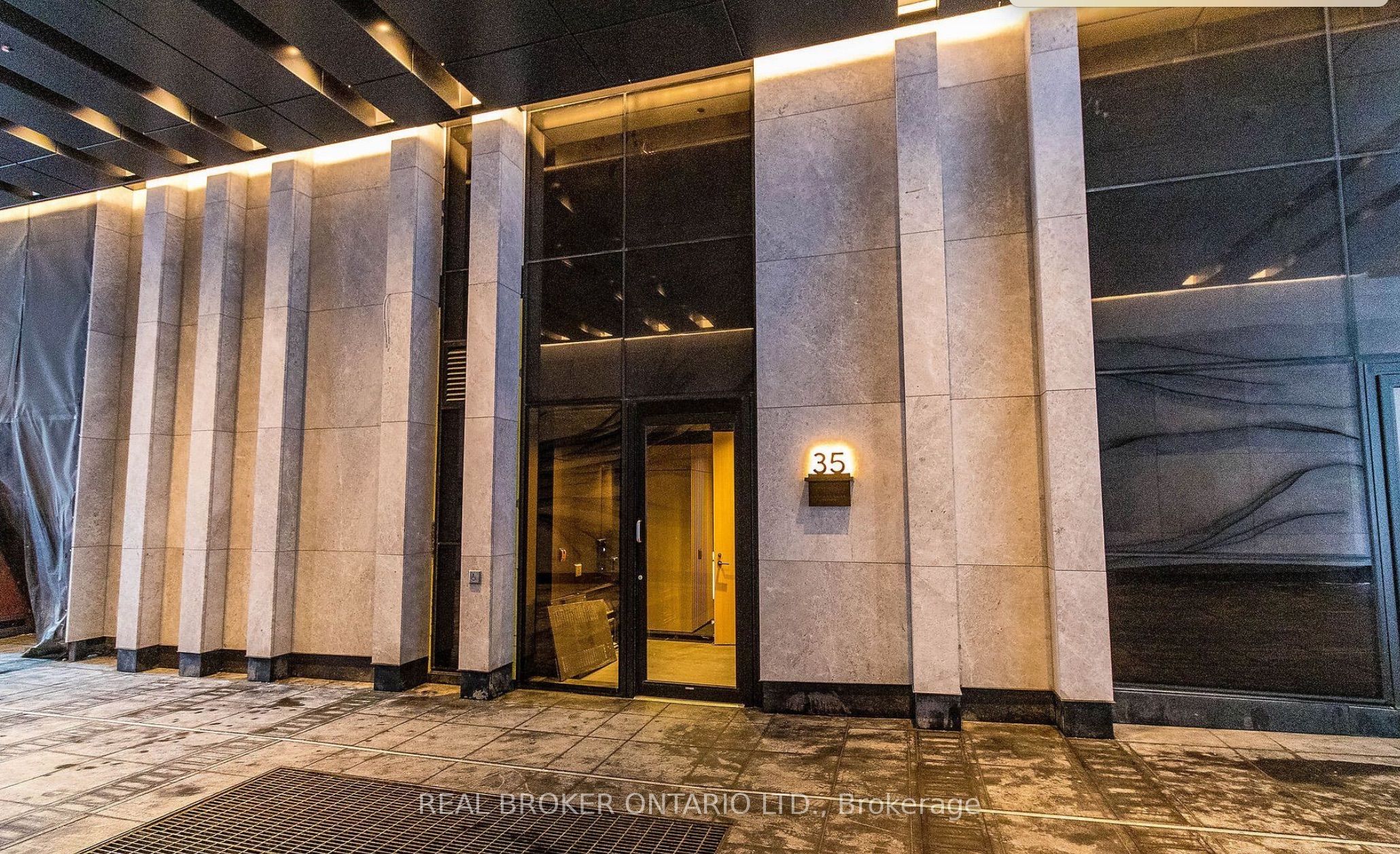 35 Mercer Street 3311, Toronto, ON M5V 0V1