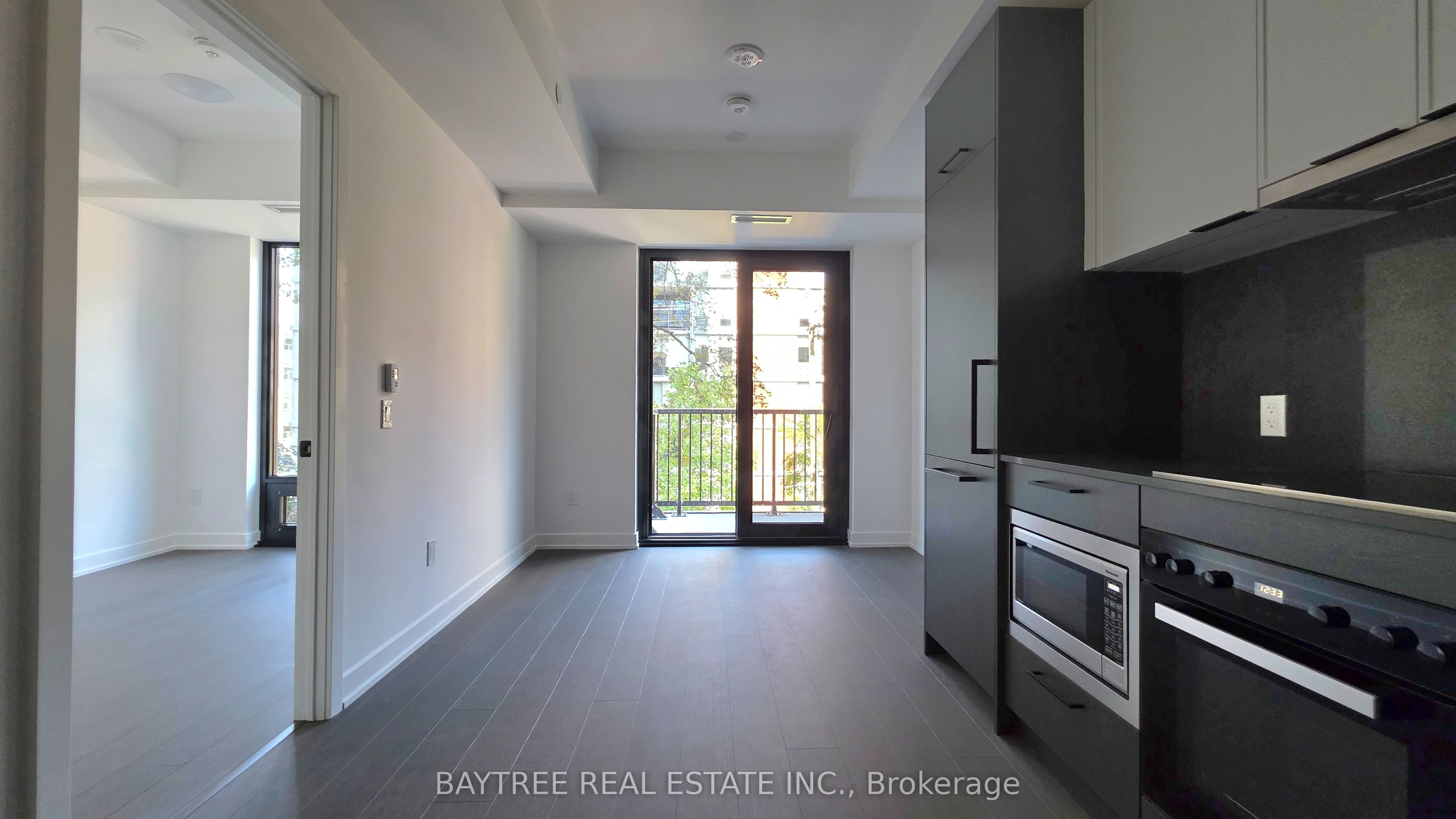 91 Montclair Avenue 525, Toronto, ON M5P 0B1 photo 2