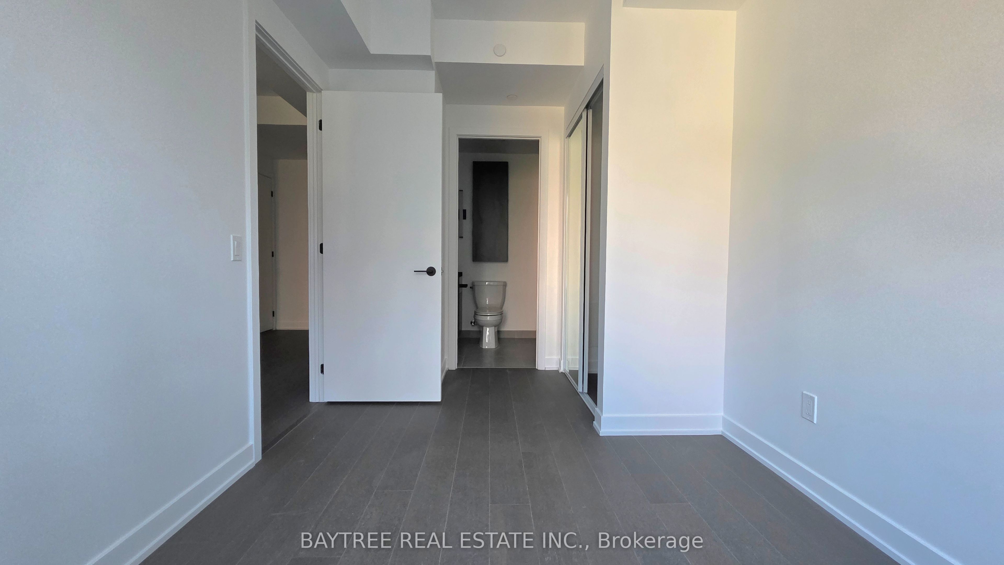 91 Montclair Avenue 525, Toronto, ON M5P 0B1 photo 4
