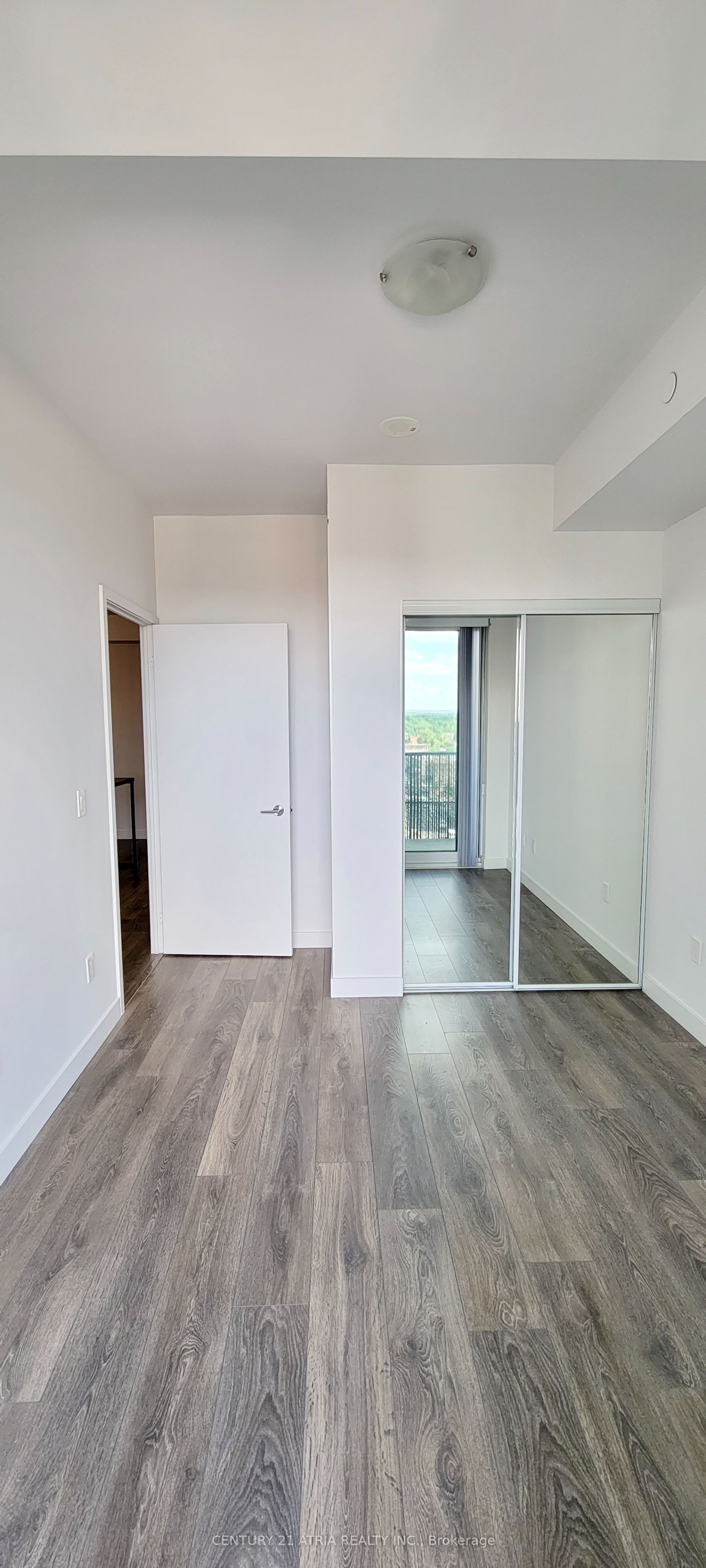 8 Eglinton Avenue E 806, Toronto, ON M4P 0C1 photo 5