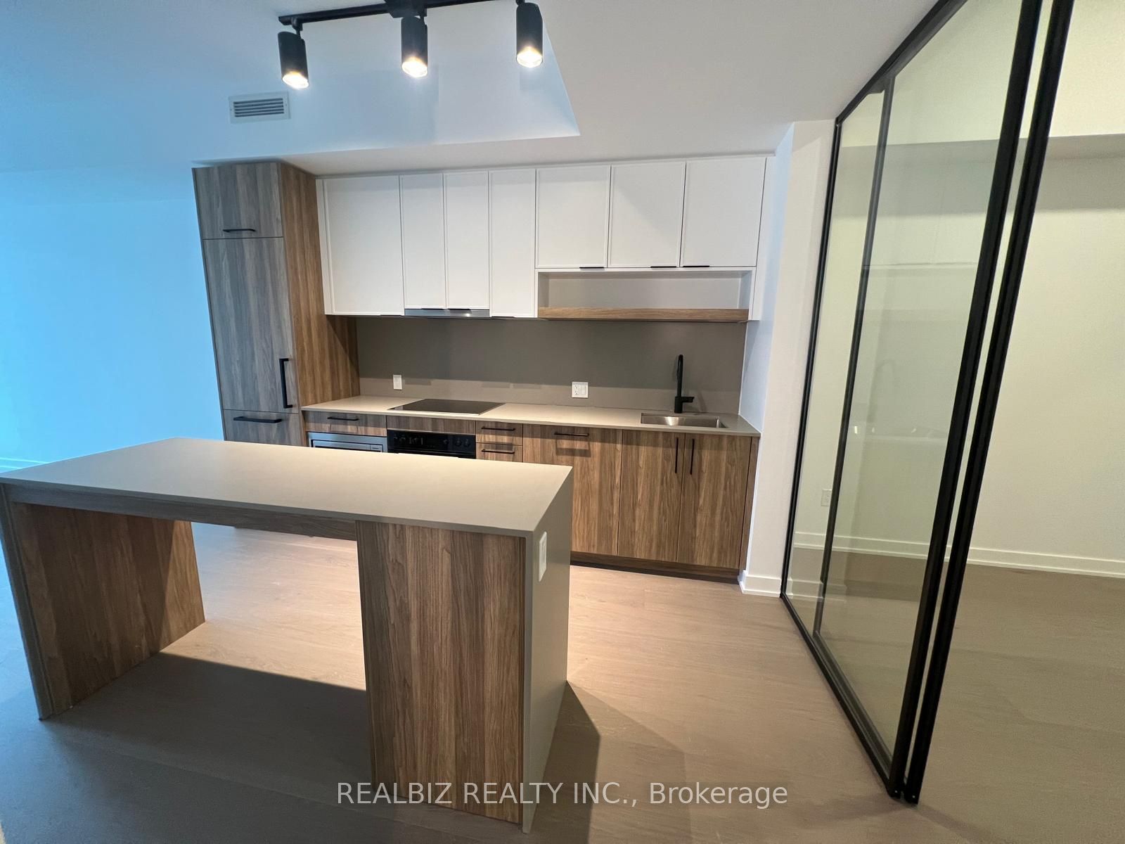 91 Montclair Avenue 823, Toronto, ON M5P 0B1 photo 5
