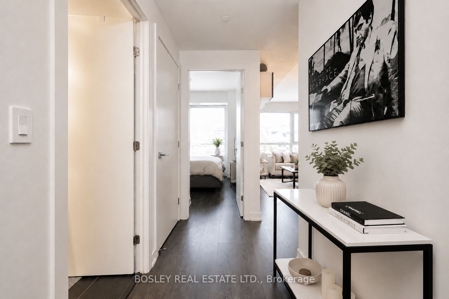 223 St Clair Avenue 209, Toronto, ON M4V 0A5 photo 2