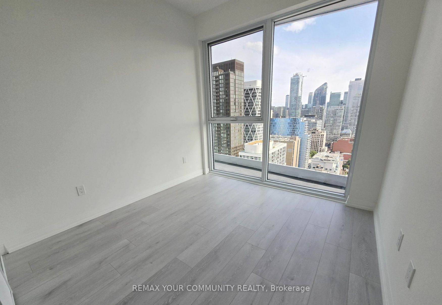 280 Dundas Street W 2909, Toronto, ON M5T 0E3 photo 3
