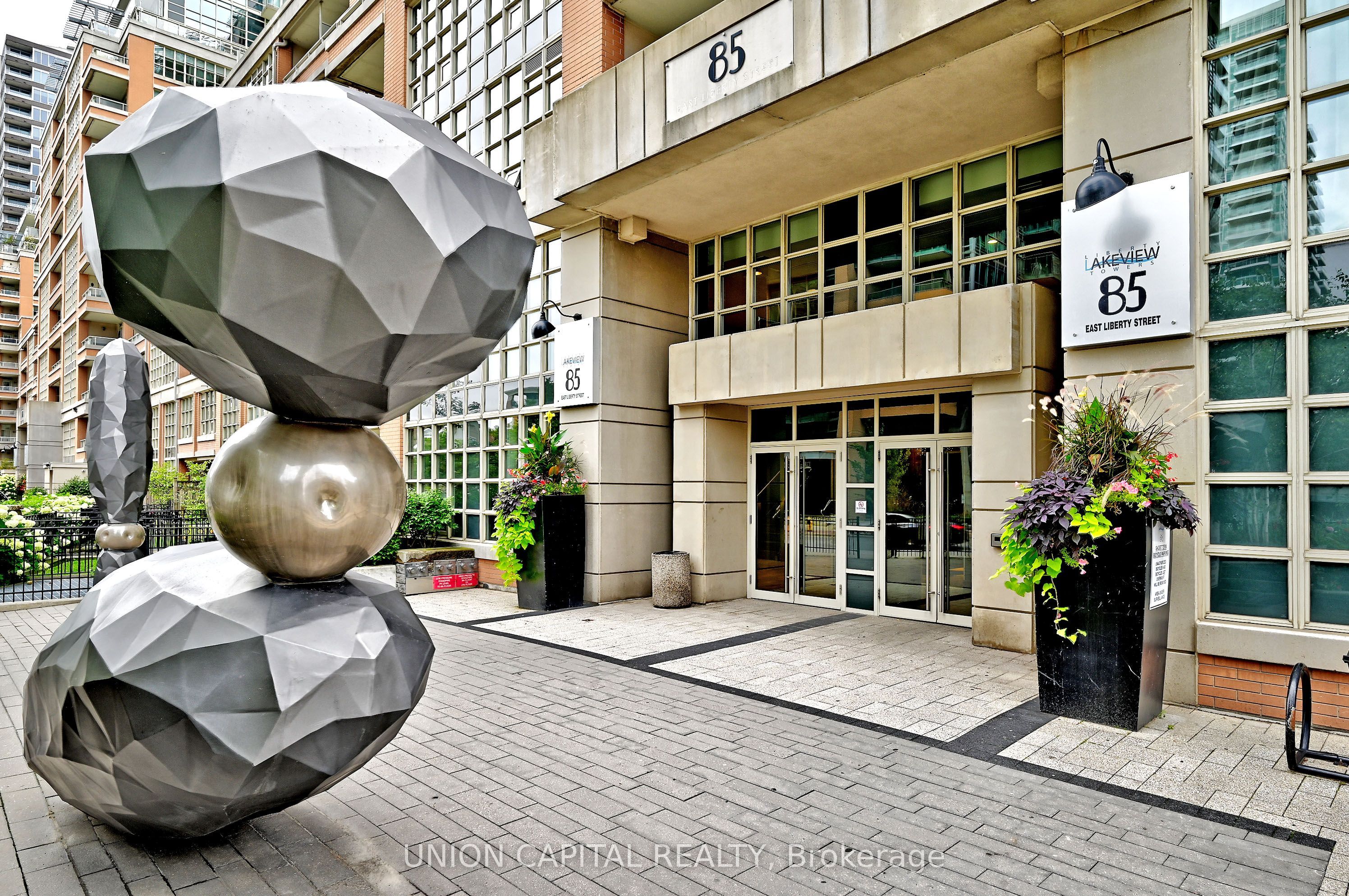 85 East Liberty Street 616, Toronto, ON M6K 3R4 photo 3