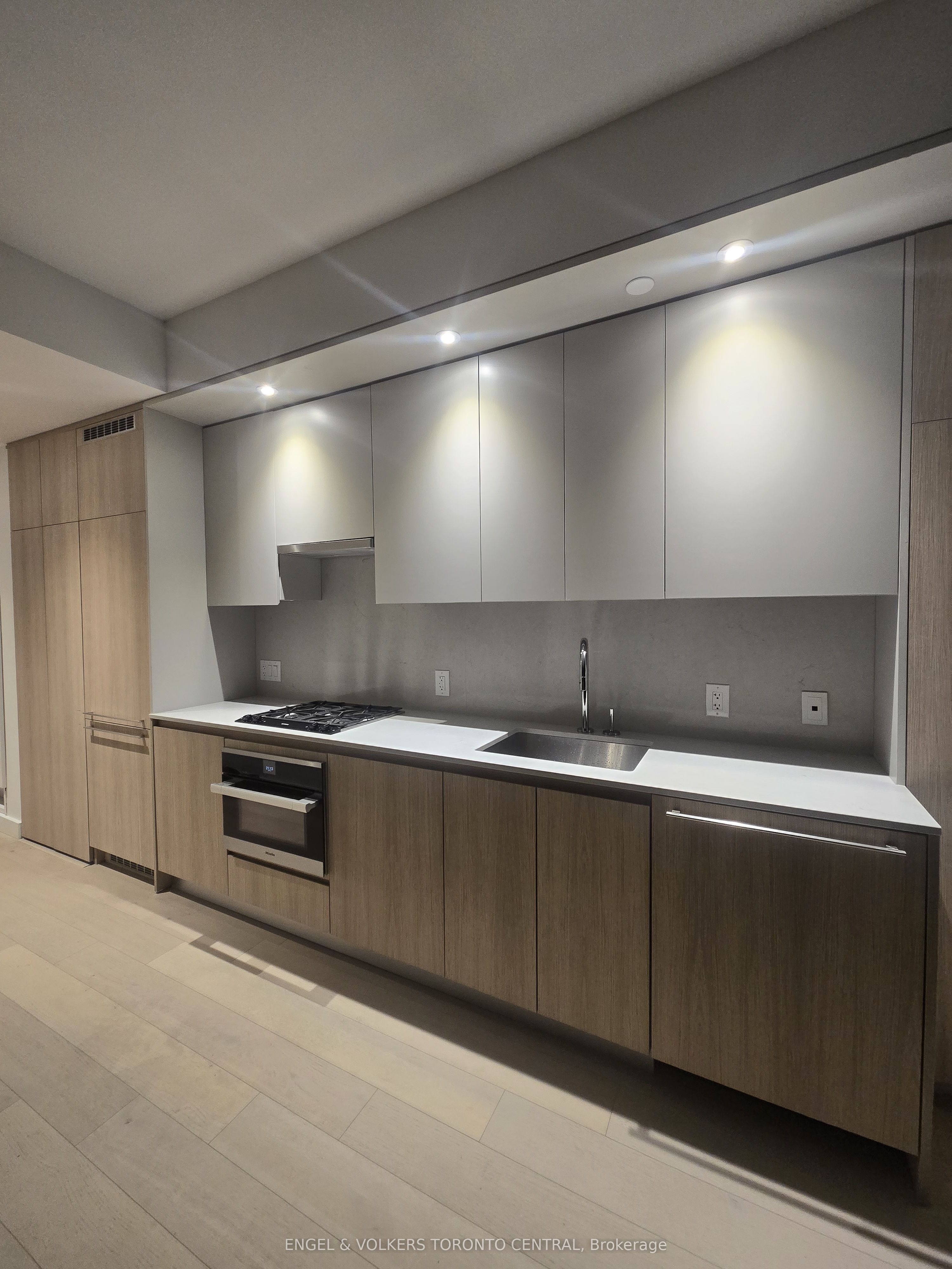 81 Wellesley Street E 2503, Toronto, ON M4Y 0C5 photo 3