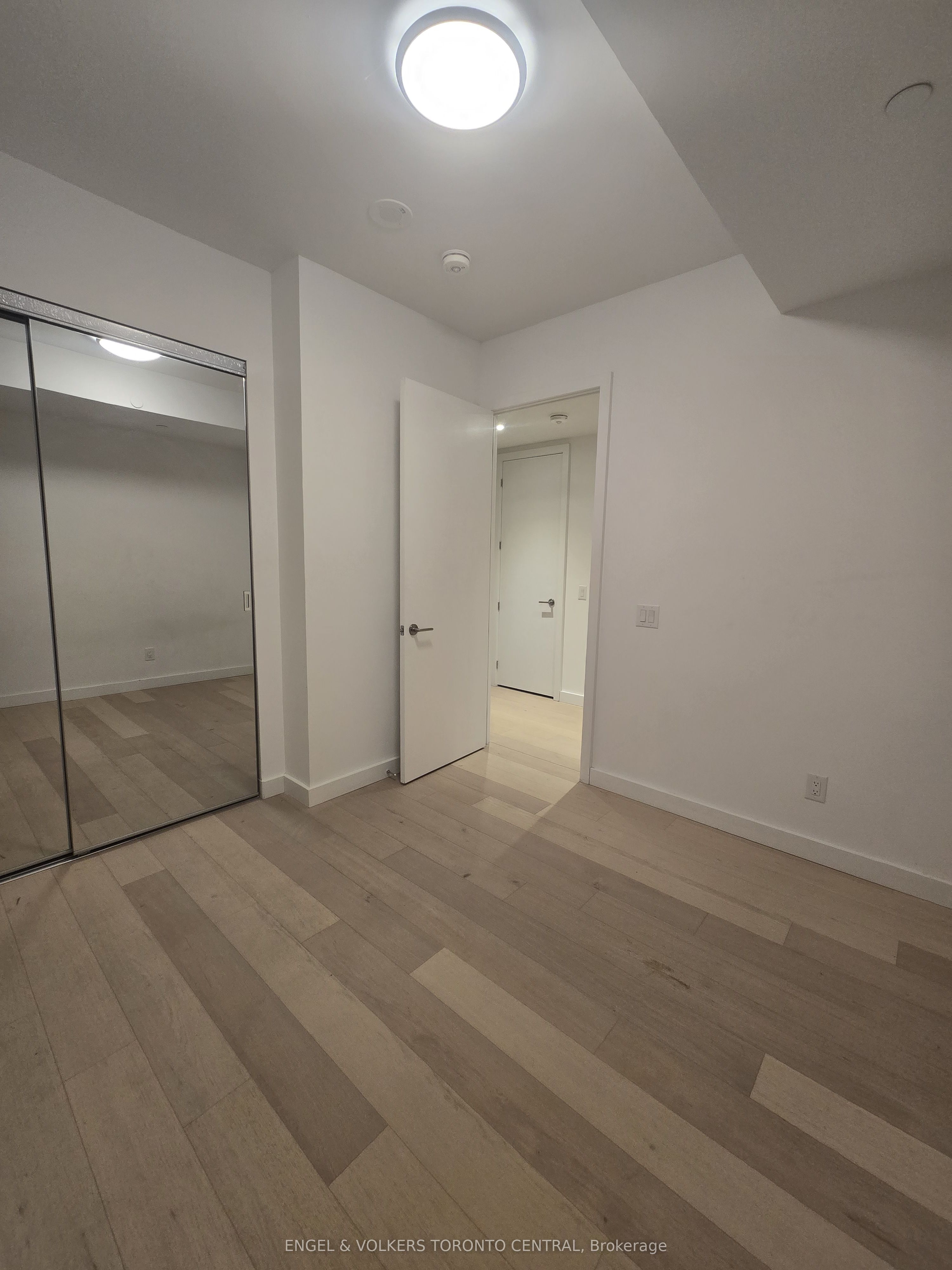 81 Wellesley Street E 2503, Toronto, ON M4Y 0C5 photo 5