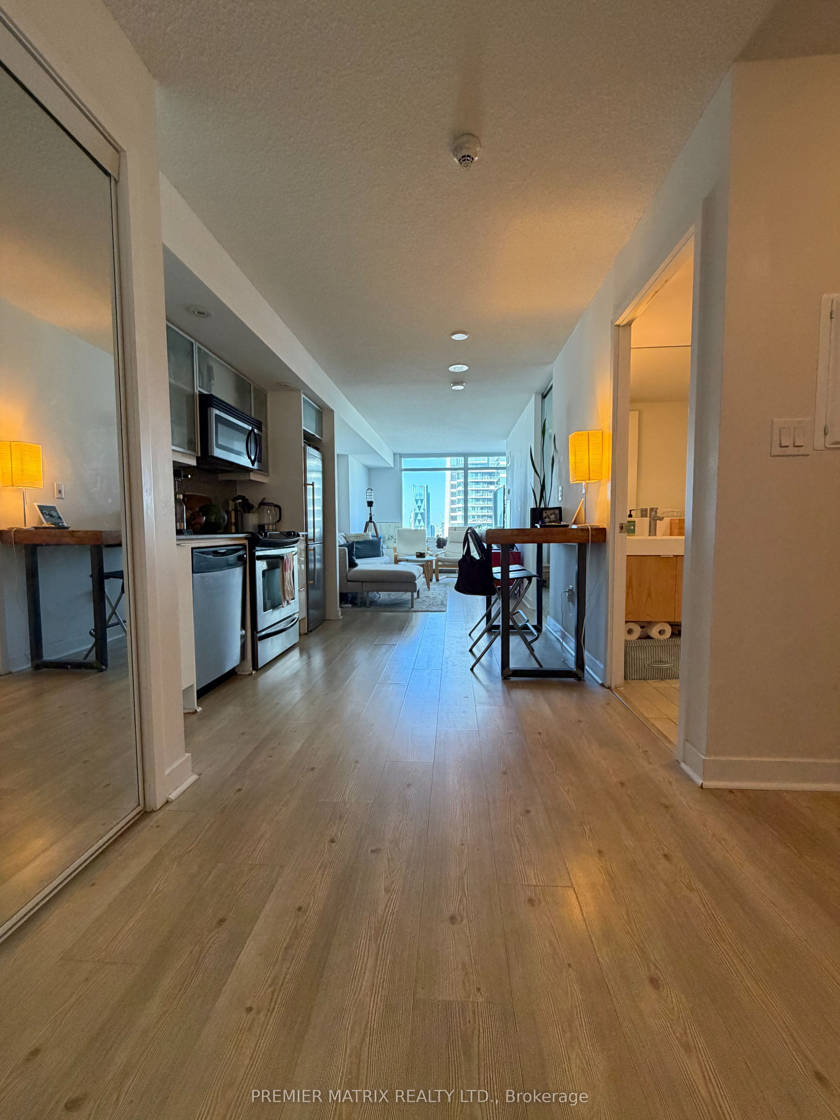 25 Telegram Mews 4205, Toronto, ON M5V 3Z1 photo 2