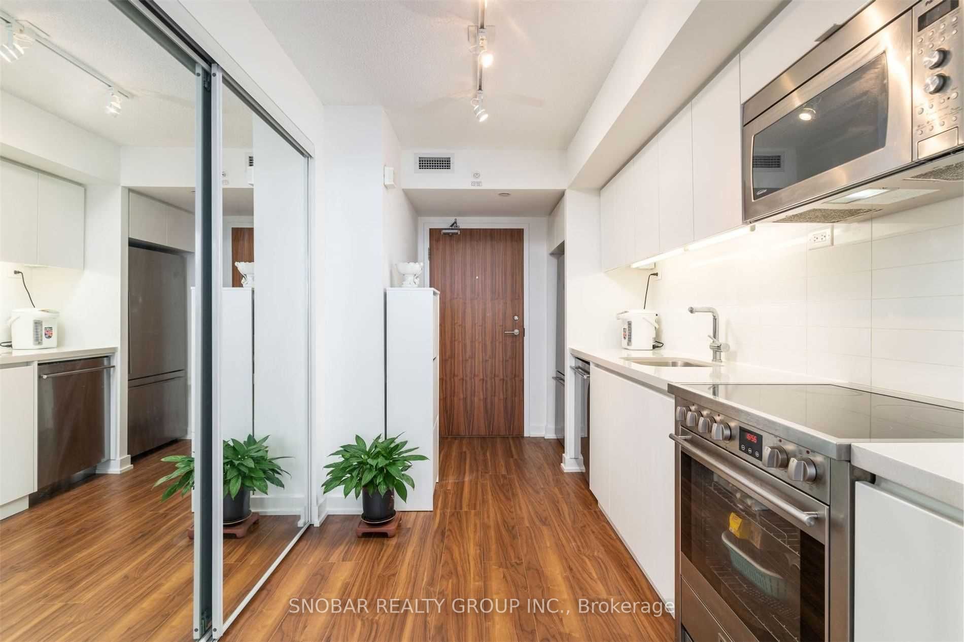 85 Queens Wharf Road 3608, Toronto, ON M5V 0J9 photo 2