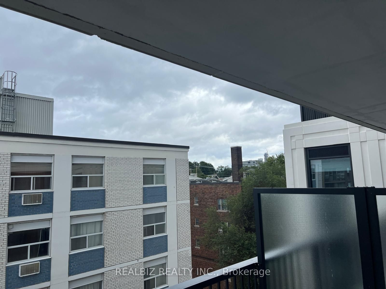 91 Montclair Avenue 823, Toronto, ON M5P 0B1 photo 2