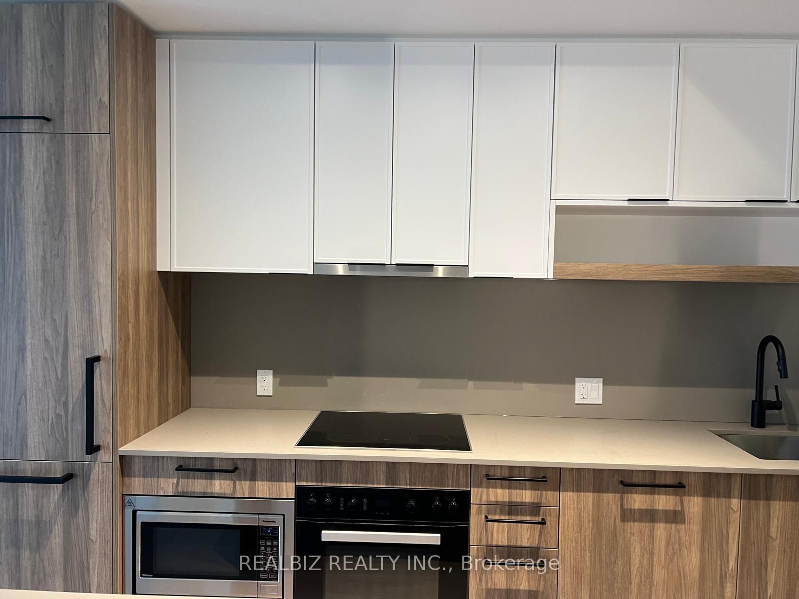 91 Montclair Avenue 823, Toronto, ON M5P 0B1 photo 4