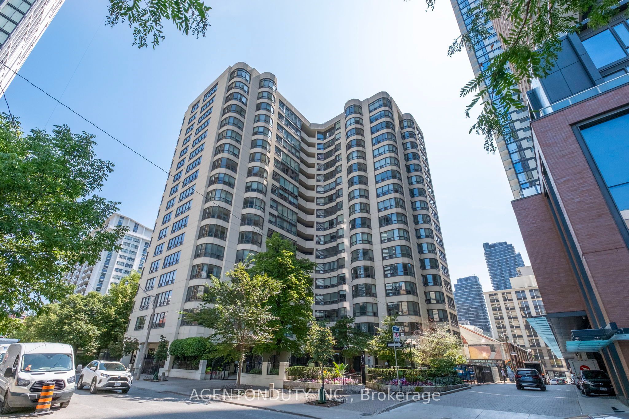25 Maitland Street 1602, Toronto, ON M4Y 2W1