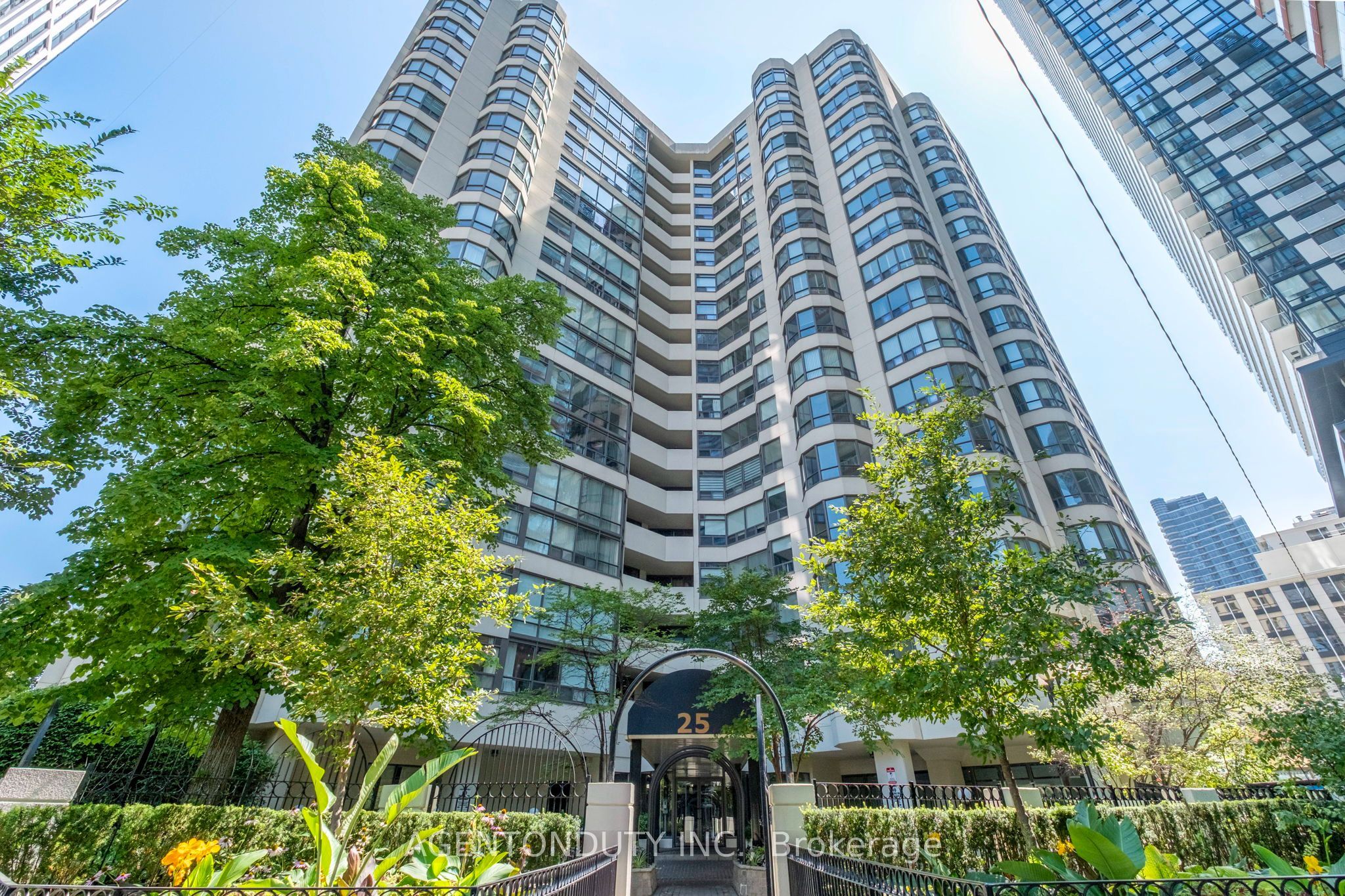 25 Maitland Street 1602, Toronto, ON M4Y 2W1 photo 2