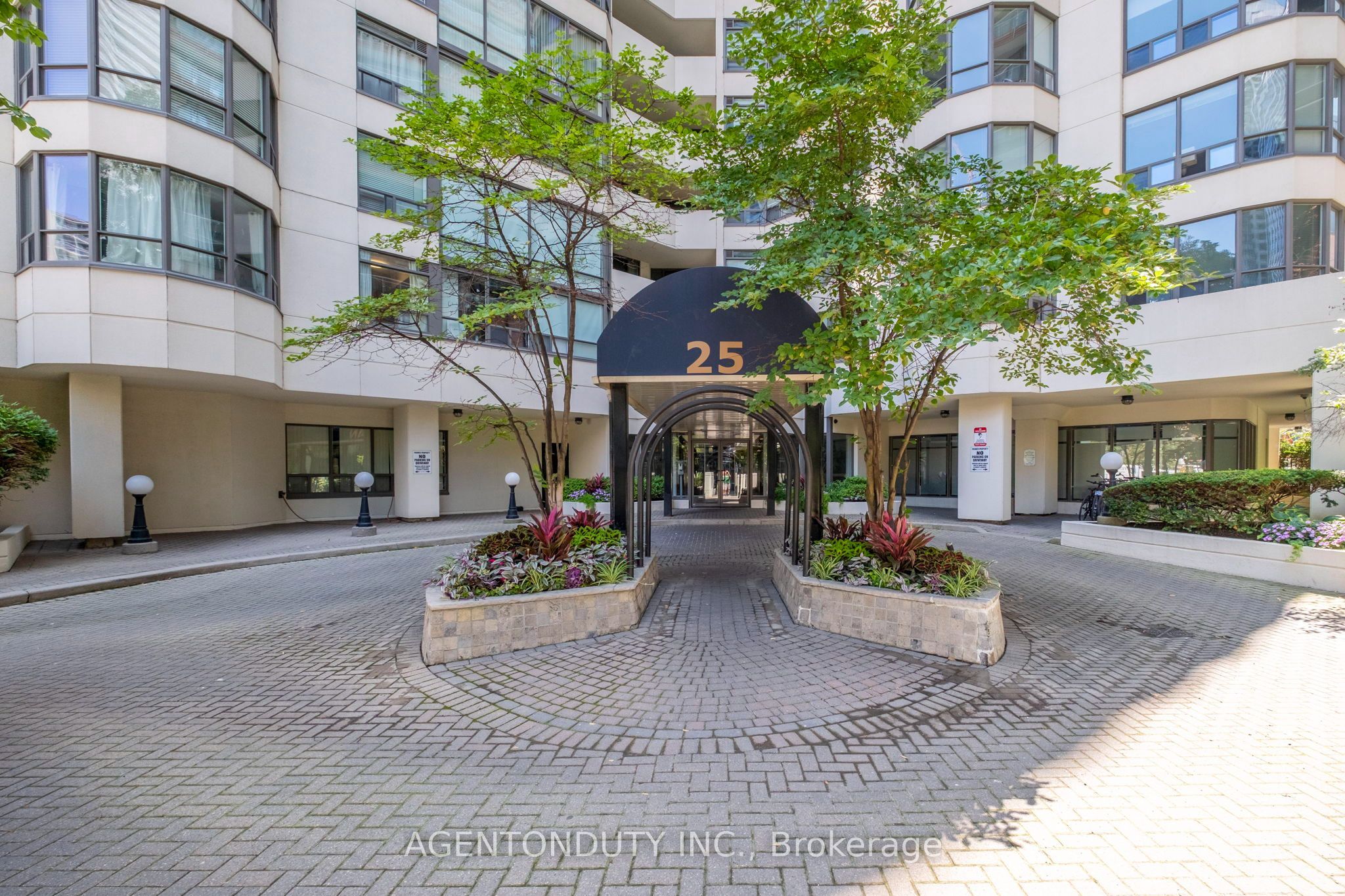 25 Maitland Street 1602, Toronto, ON M4Y 2W1 photo 3