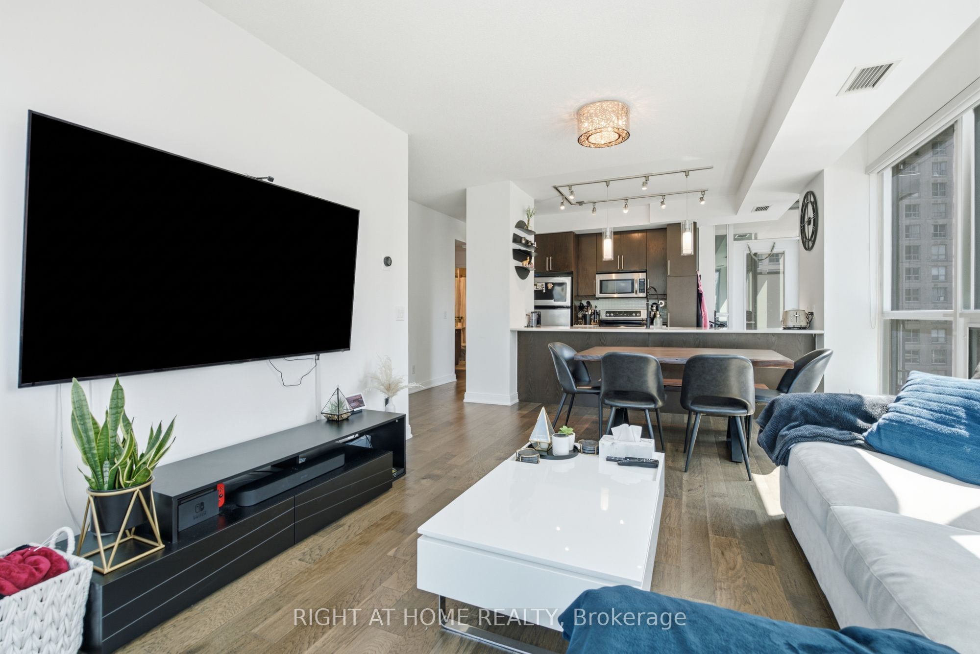 1 Scott Street 1407, Toronto, ON M5E 1A1 photo 3