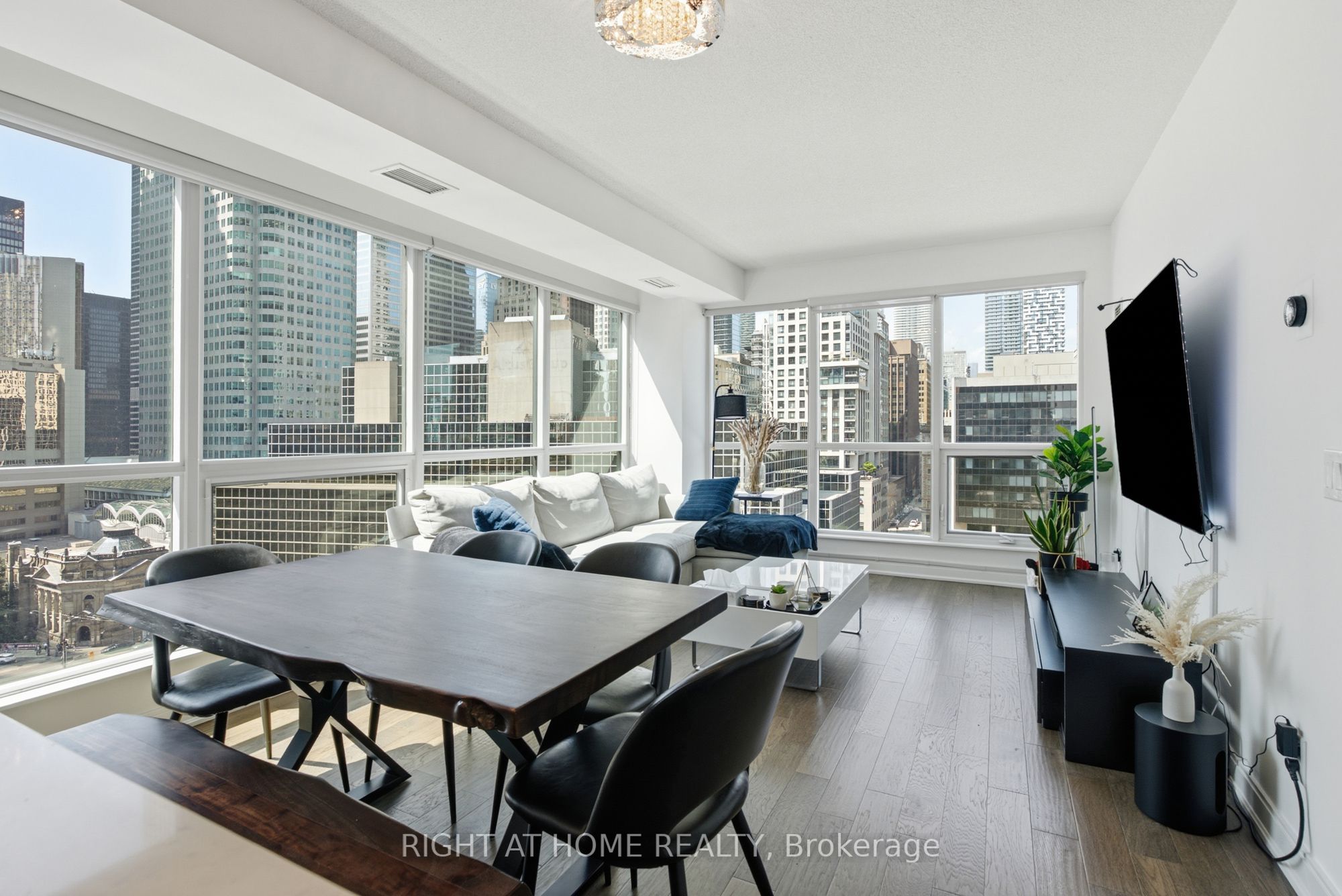 1 Scott Street 1407, Toronto, ON M5E 1A1 photo 4