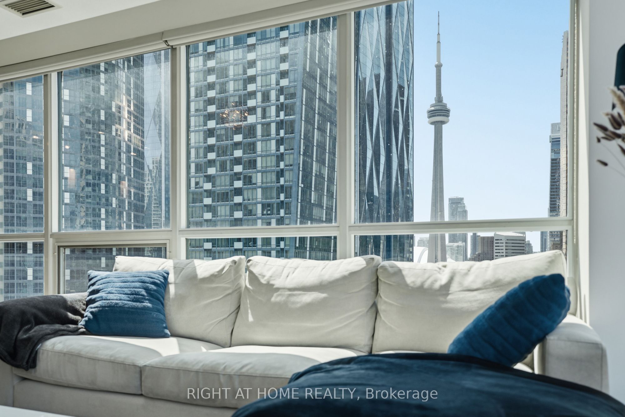 1 Scott Street 1407, Toronto, ON M5E 1A1 photo 5
