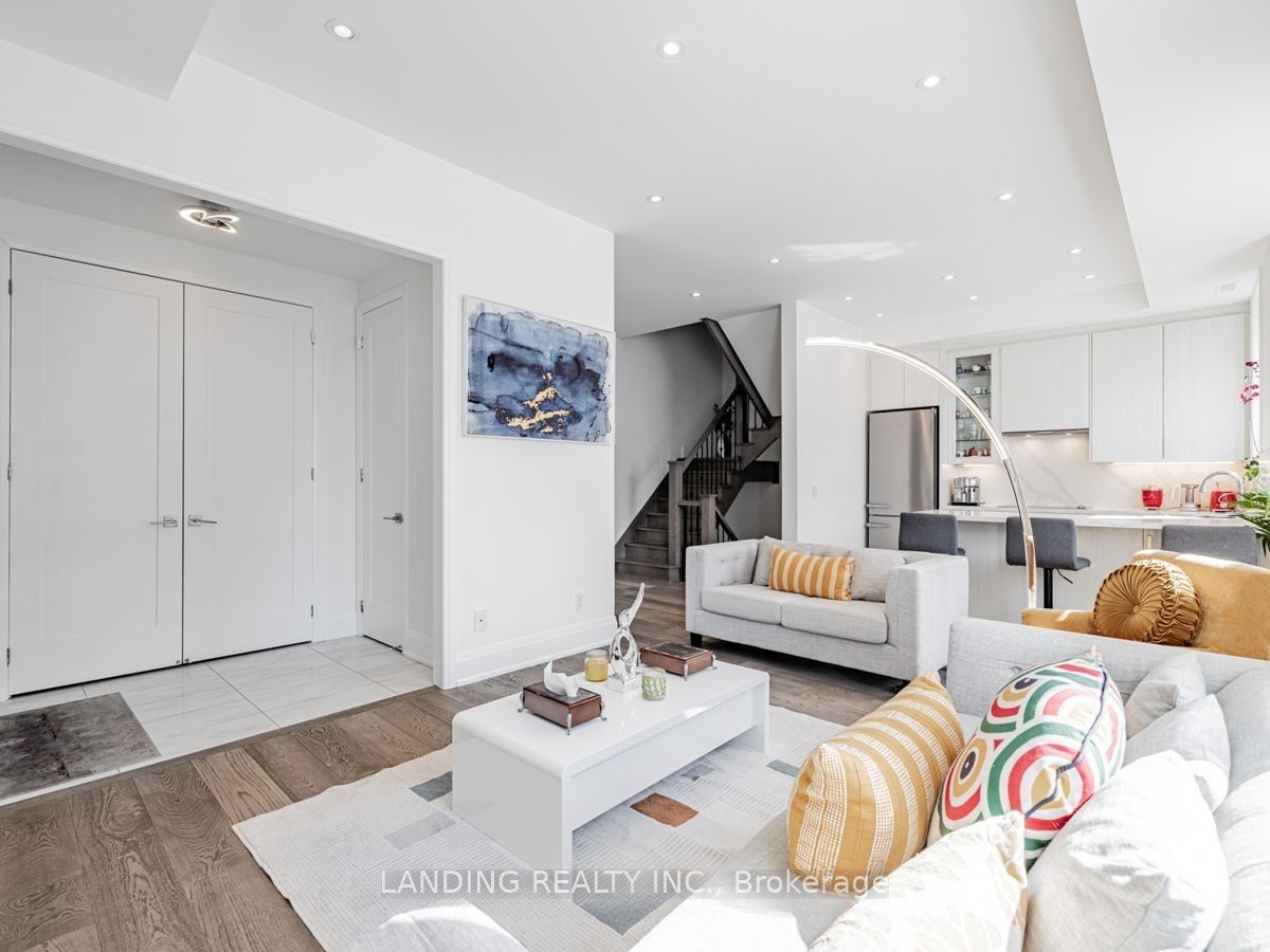 17 Greenbriar Road 1, Toronto, ON M2K 0G7 photo 2