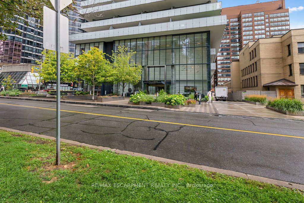 57 St Joseph Street 206, Toronto, ON M5S 0C5