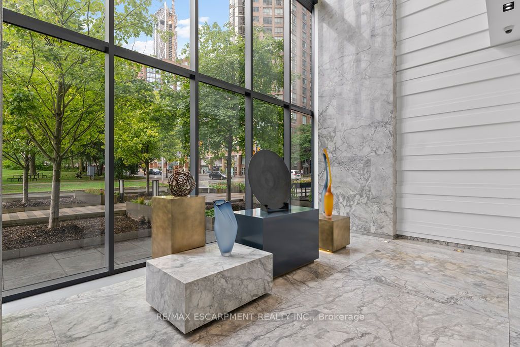 57 St Joseph Street 206, Toronto, ON M5S 0C5 photo 4