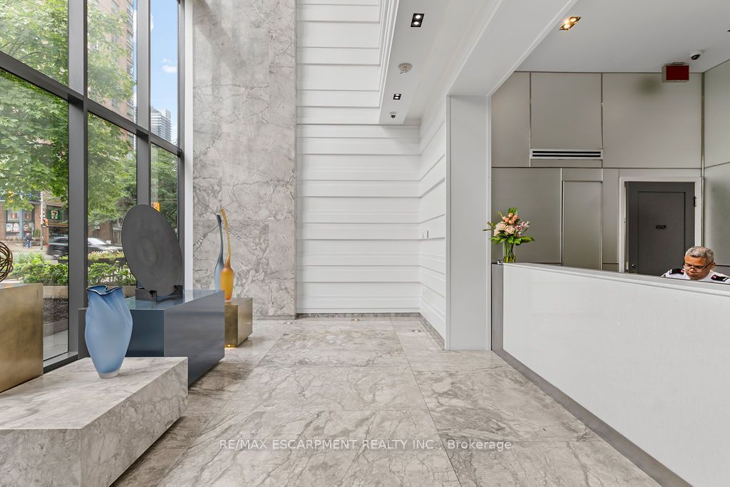57 St Joseph Street 206, Toronto, ON M5S 0C5 photo 5