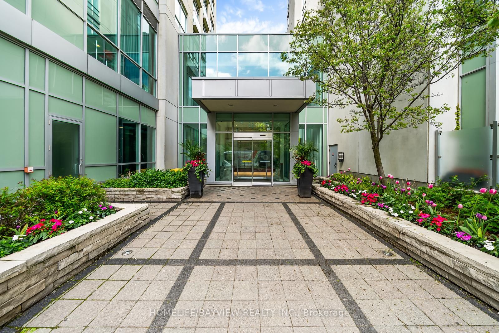 120 Homewood Avenue 420, Toronto, ON M4Y 2J3 photo 2