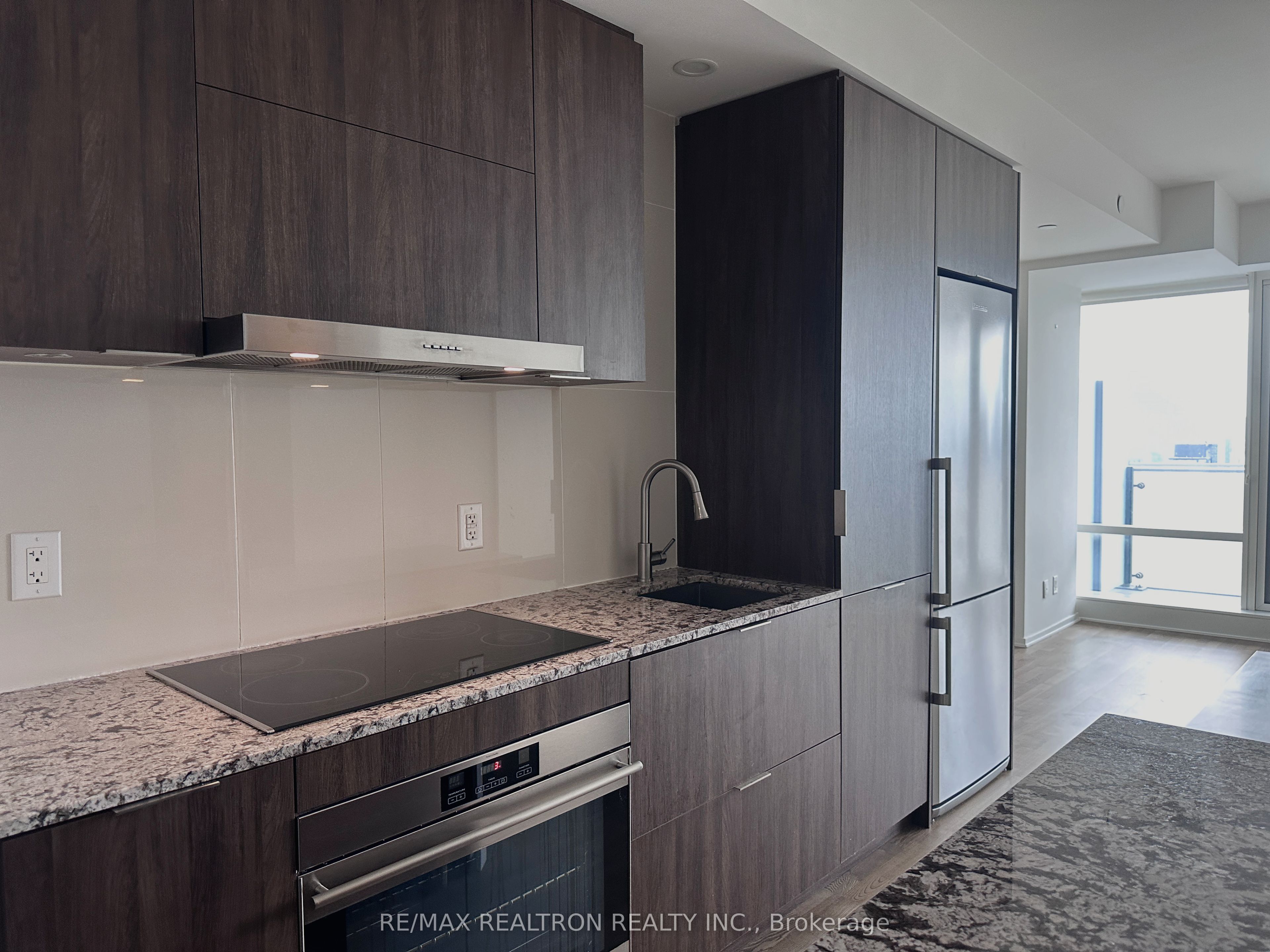 1 Bloor Street E 3506, Toronto, ON M4W 1A9 photo 3
