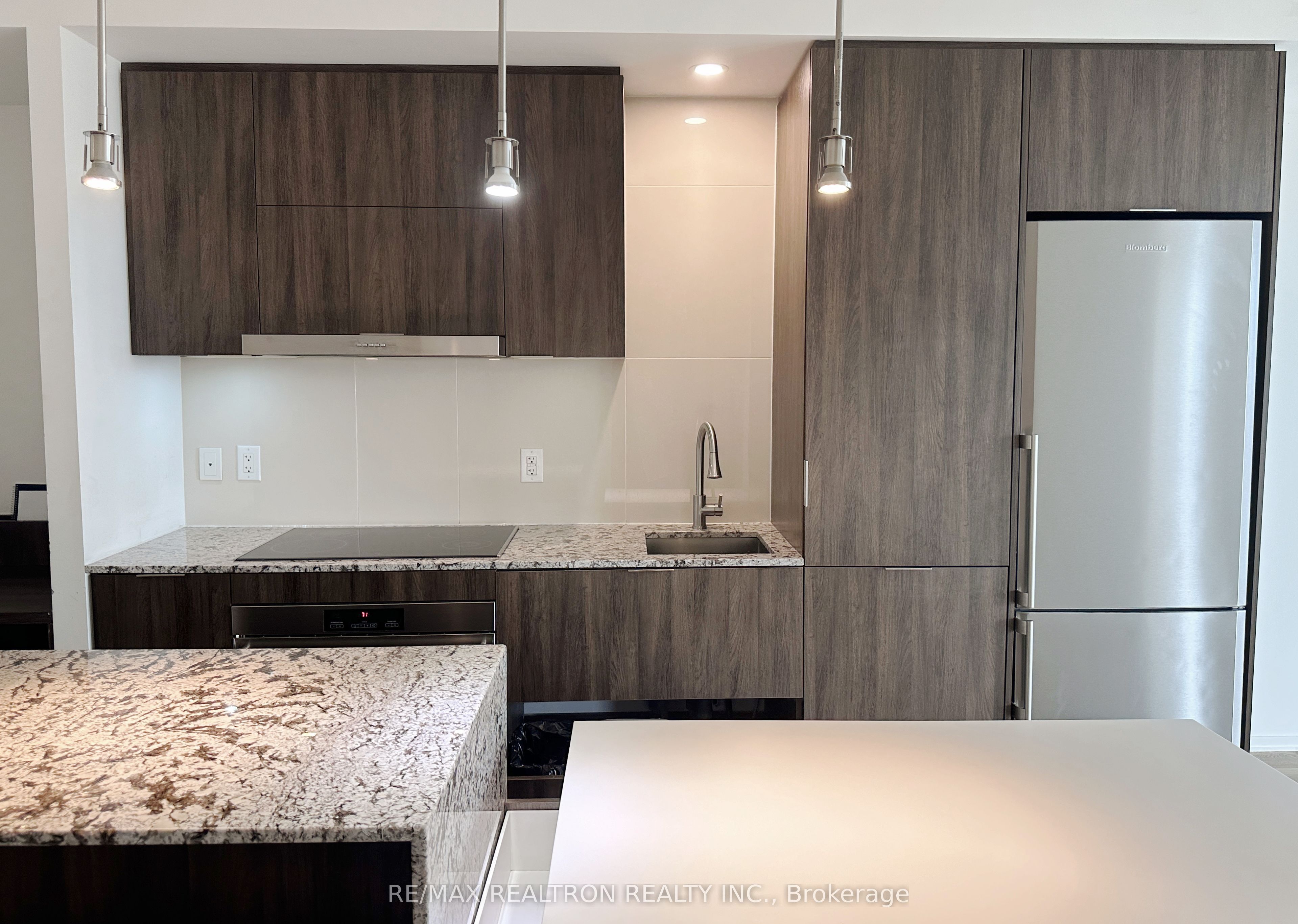 1 Bloor Street E 3506, Toronto, ON M4W 1A9 photo 4