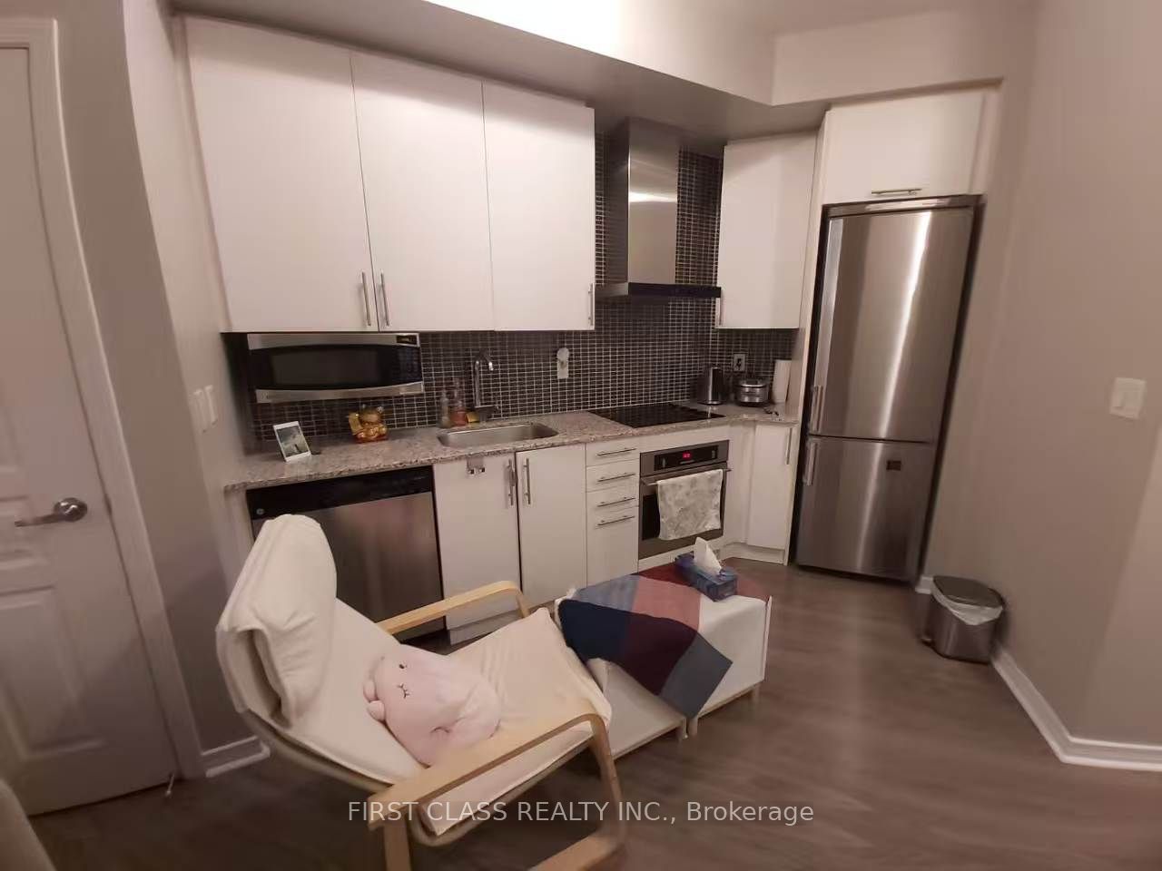 352 Front Street W 1710, Toronto, ON M5V 1B5 photo 4