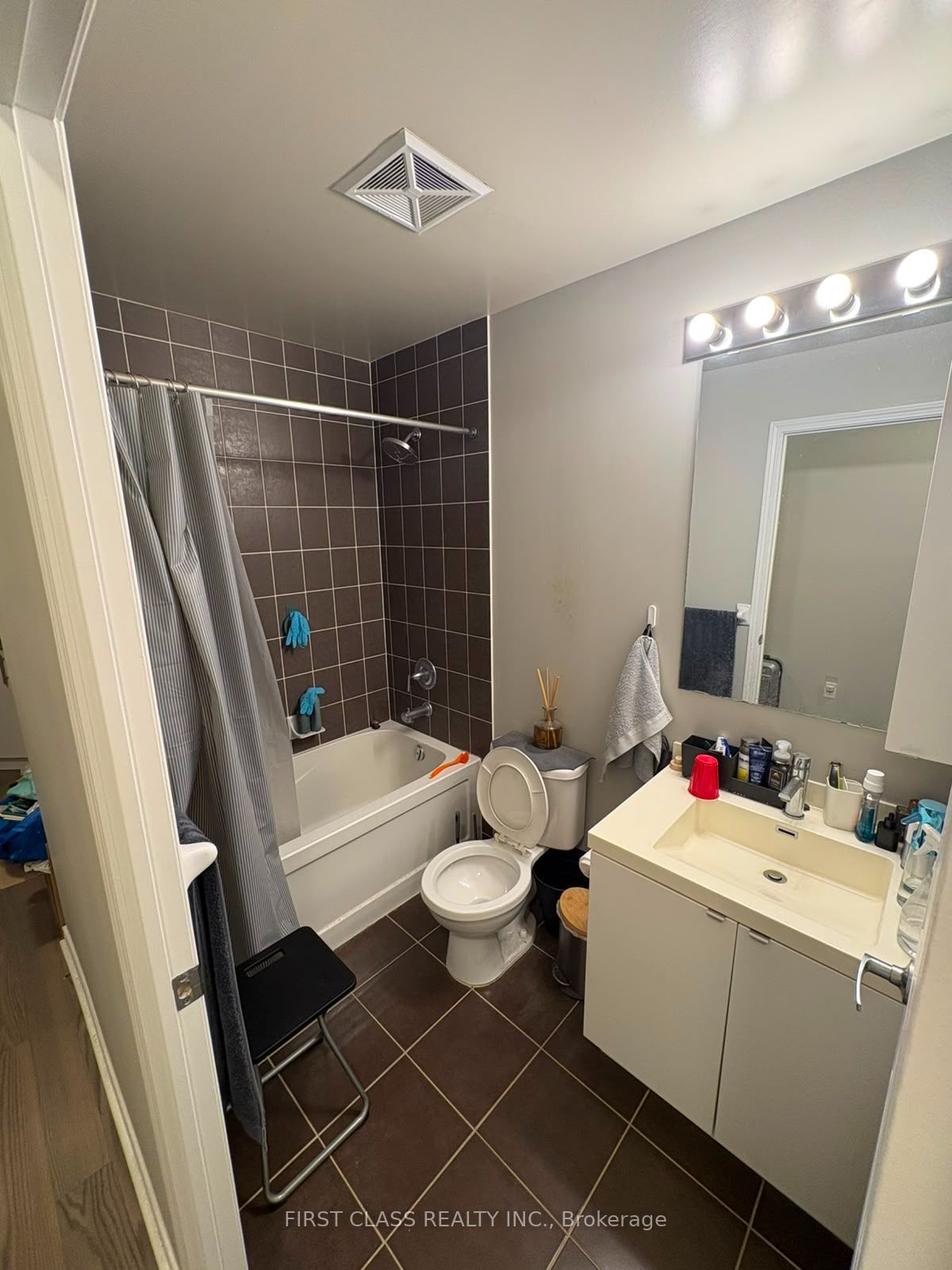 352 Front Street W 1710, Toronto, ON M5V 1B5 photo 5