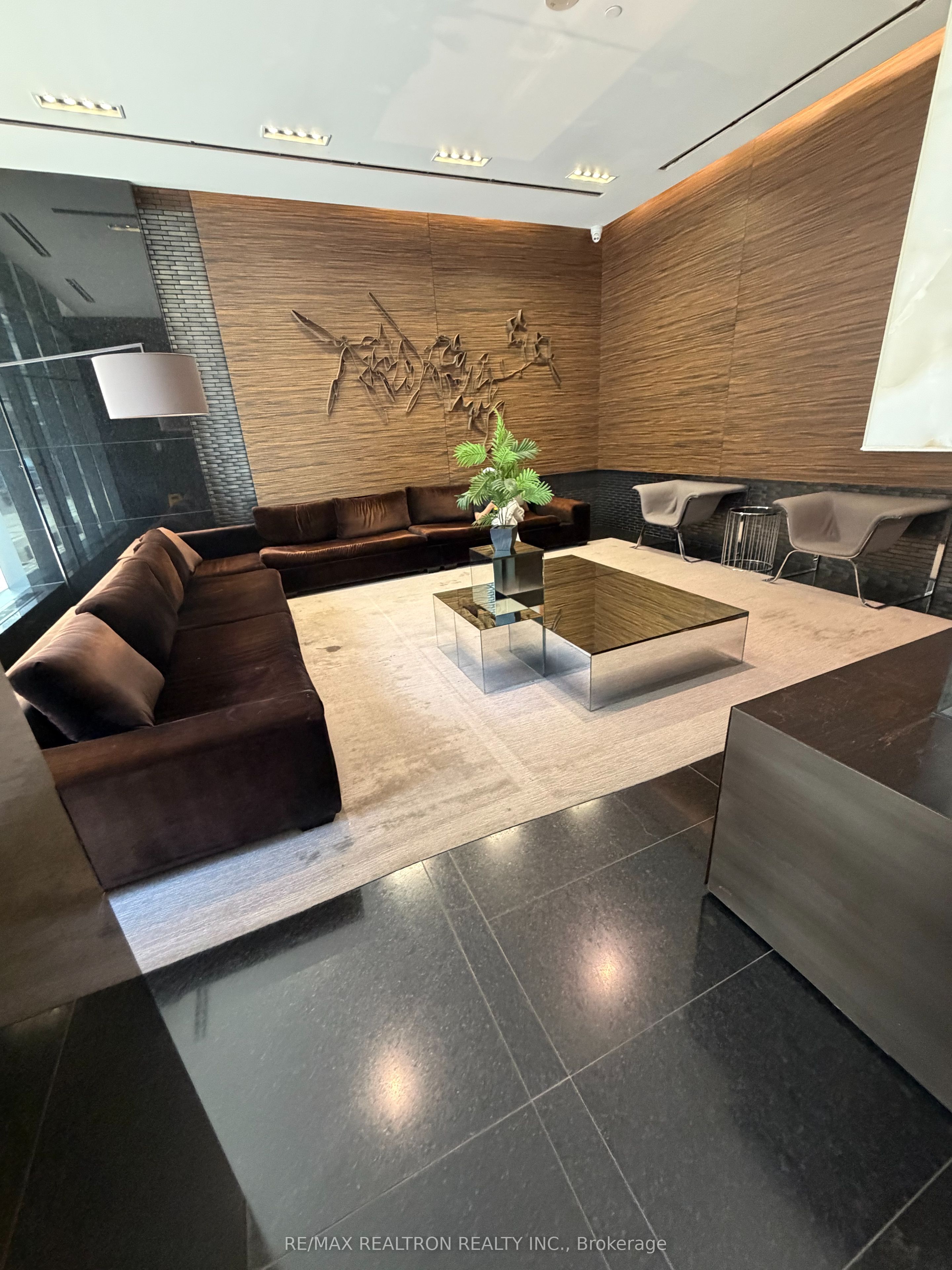 770 Bay Street 1611, Toronto, ON M5G 0A6 photo 2