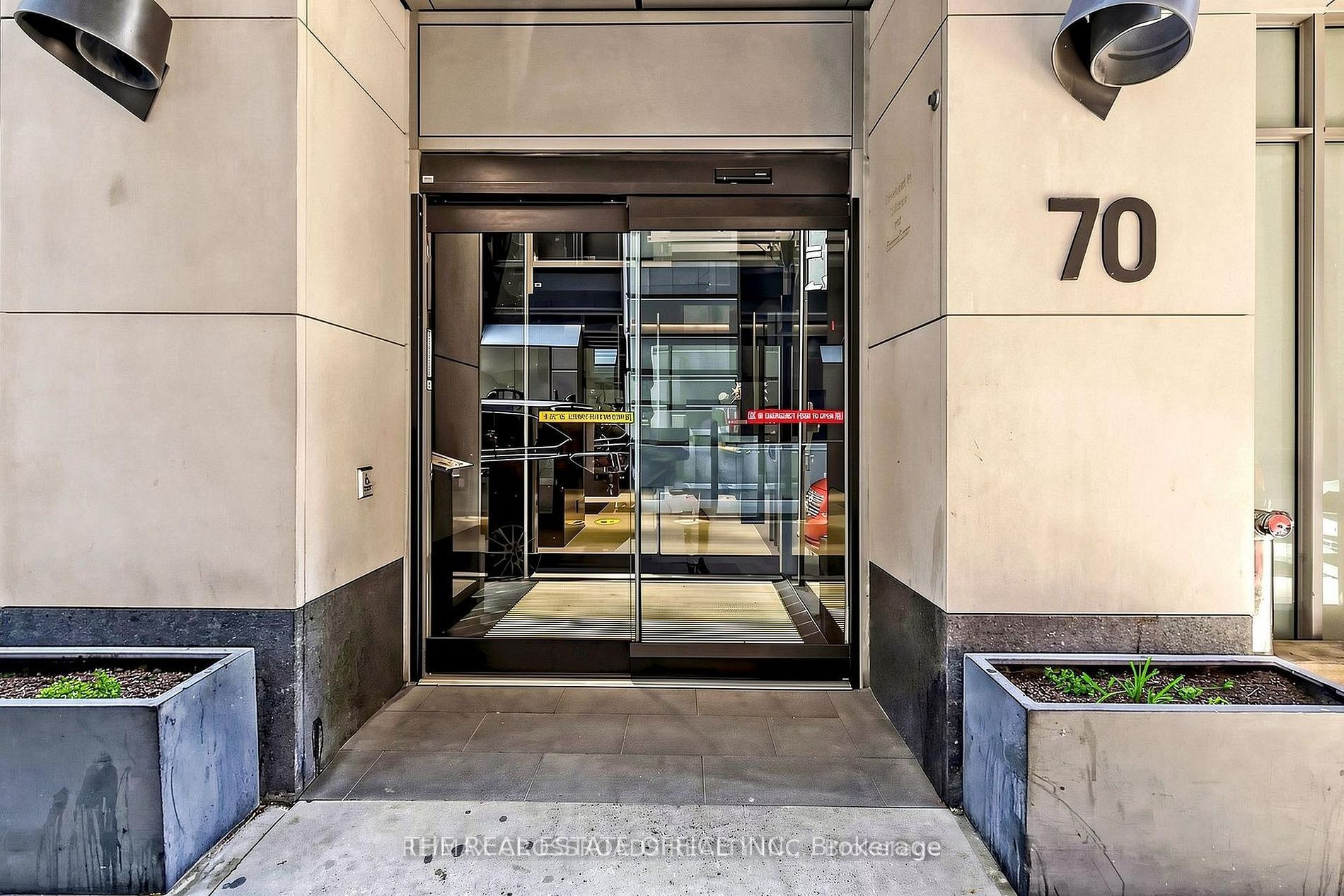 70 Temperance Street W 2816, Toronto, ON M5H 0B1 photo 2