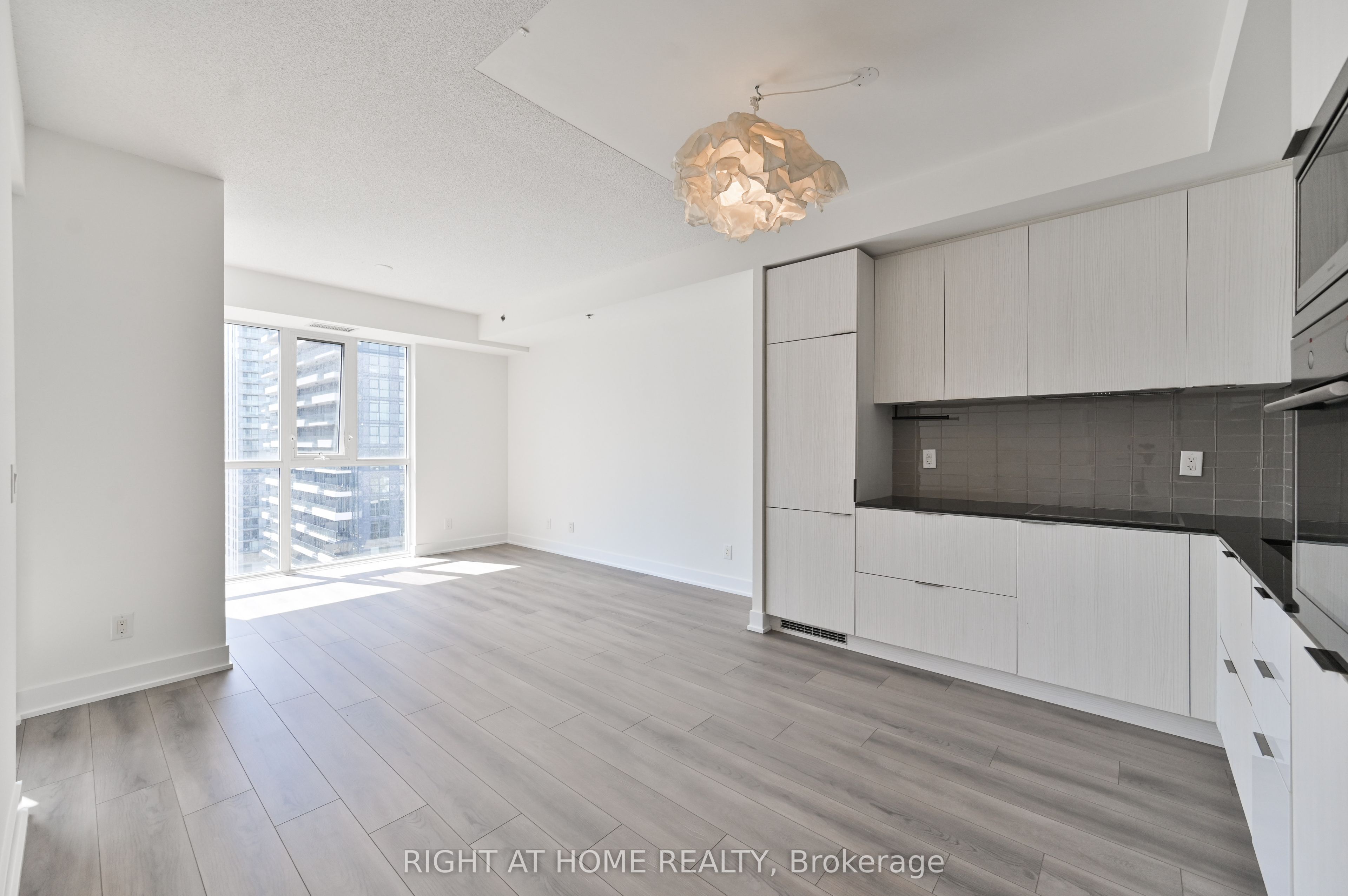 318 Richmond Street W 3506, Toronto, ON M5V 0B4 photo 2