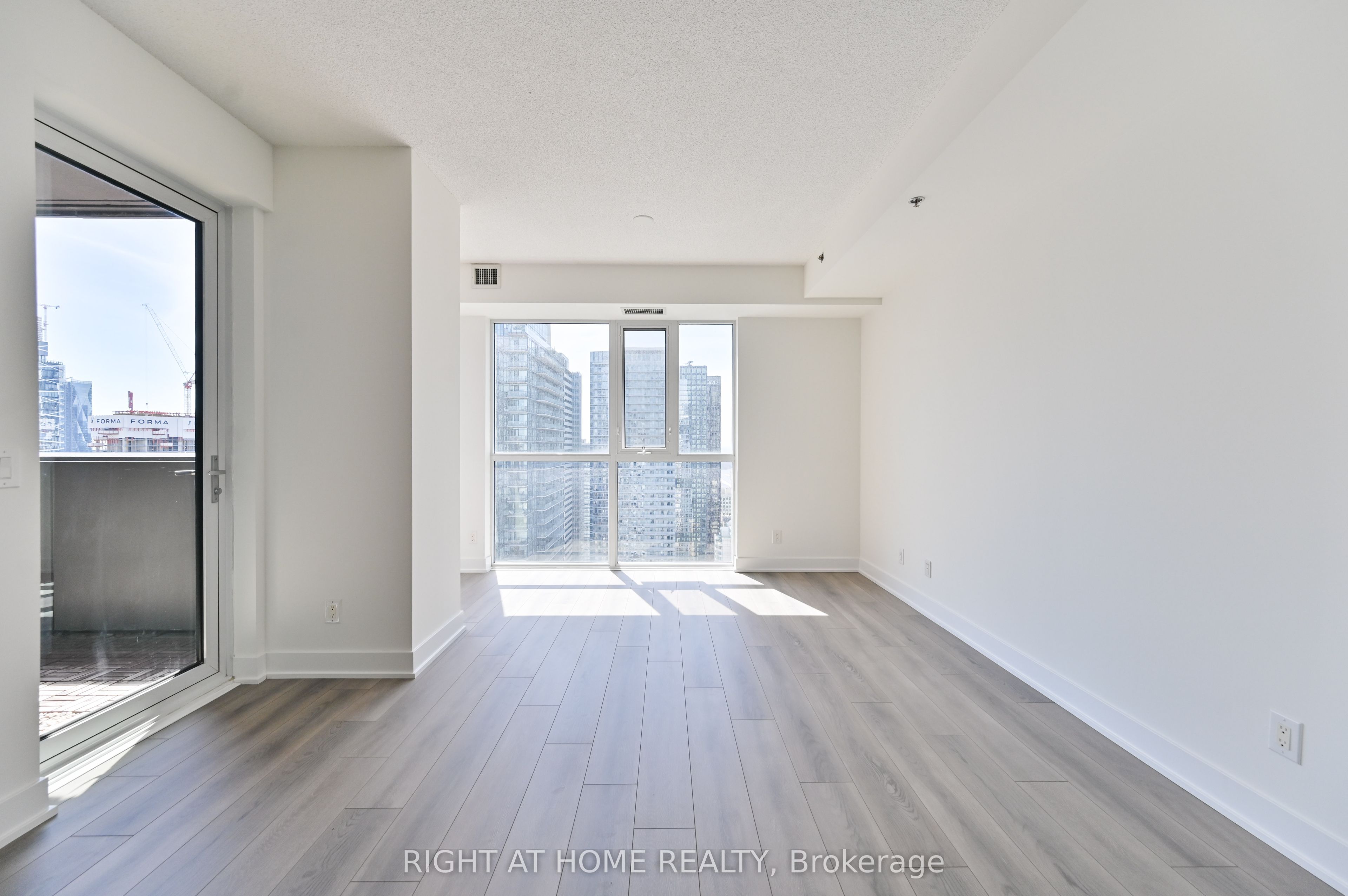 318 Richmond Street W 3506, Toronto, ON M5V 0B4 photo 3