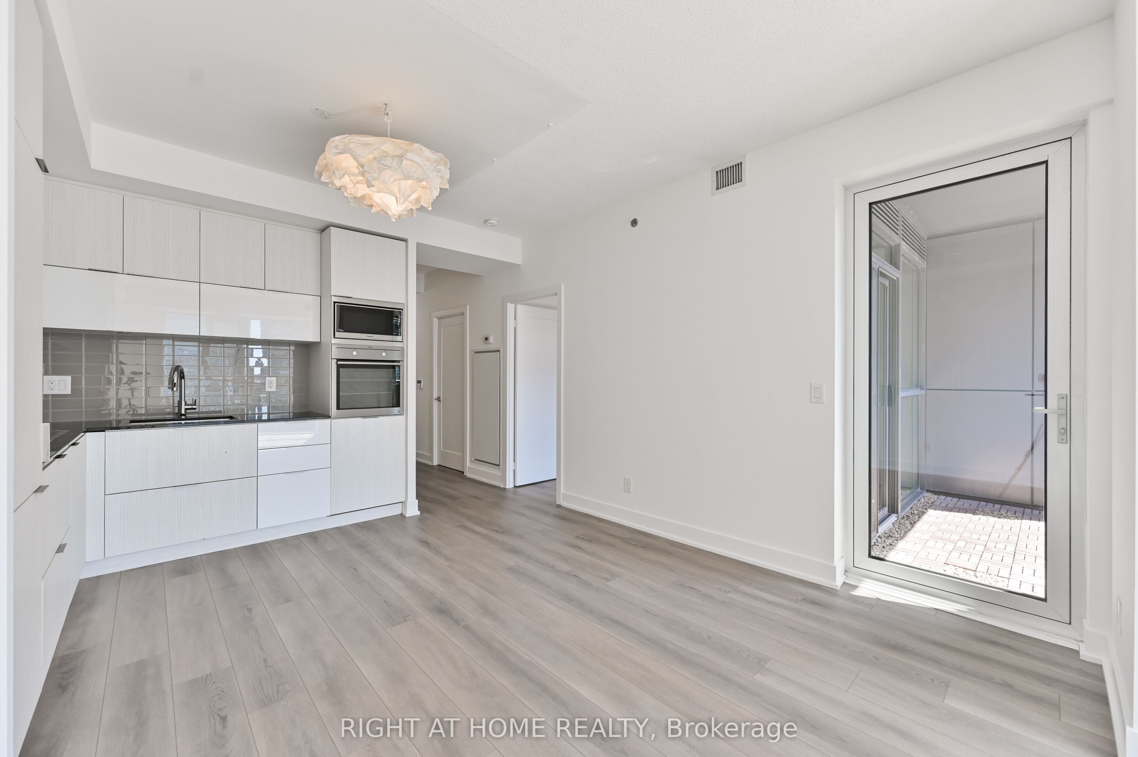 318 Richmond Street W 3506, Toronto, ON M5V 0B4 photo 5