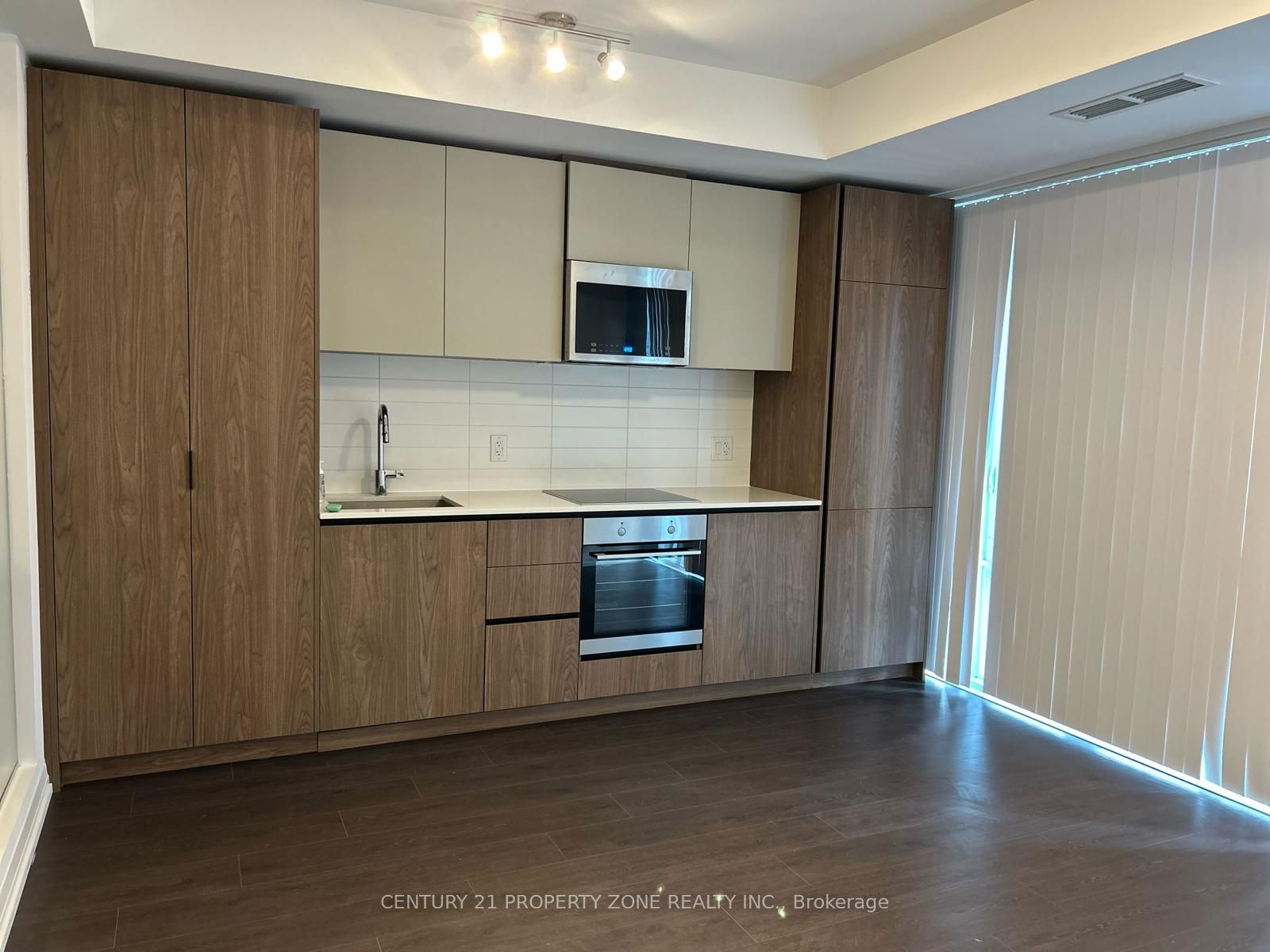 28 Widmer Street 3421, Toronto, ON M5V 0T2