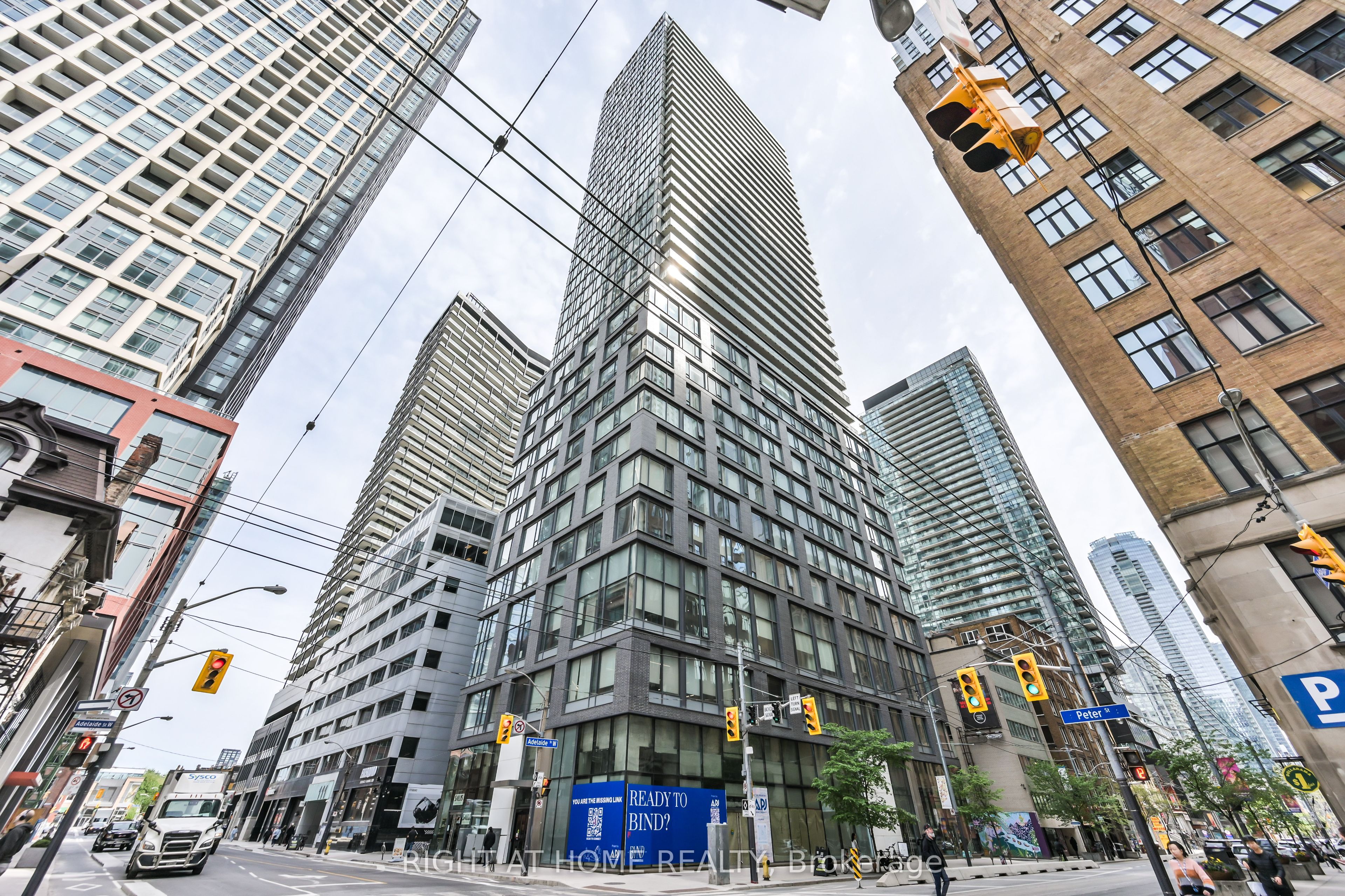 101 Peter Street 3903, Toronto, ON M5V 2G9