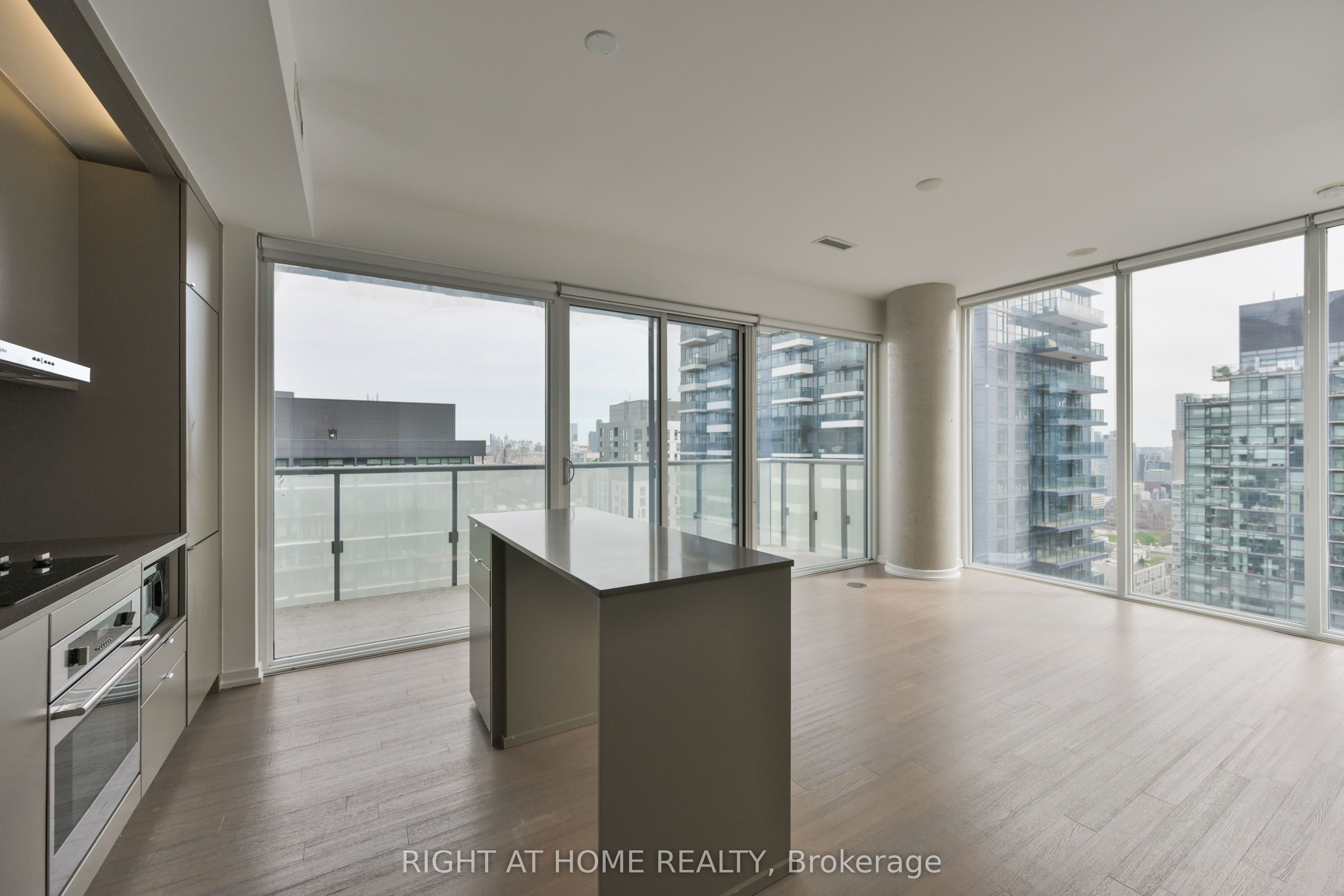 101 Peter Street 3903, Toronto, ON M5V 2G9 photo 3