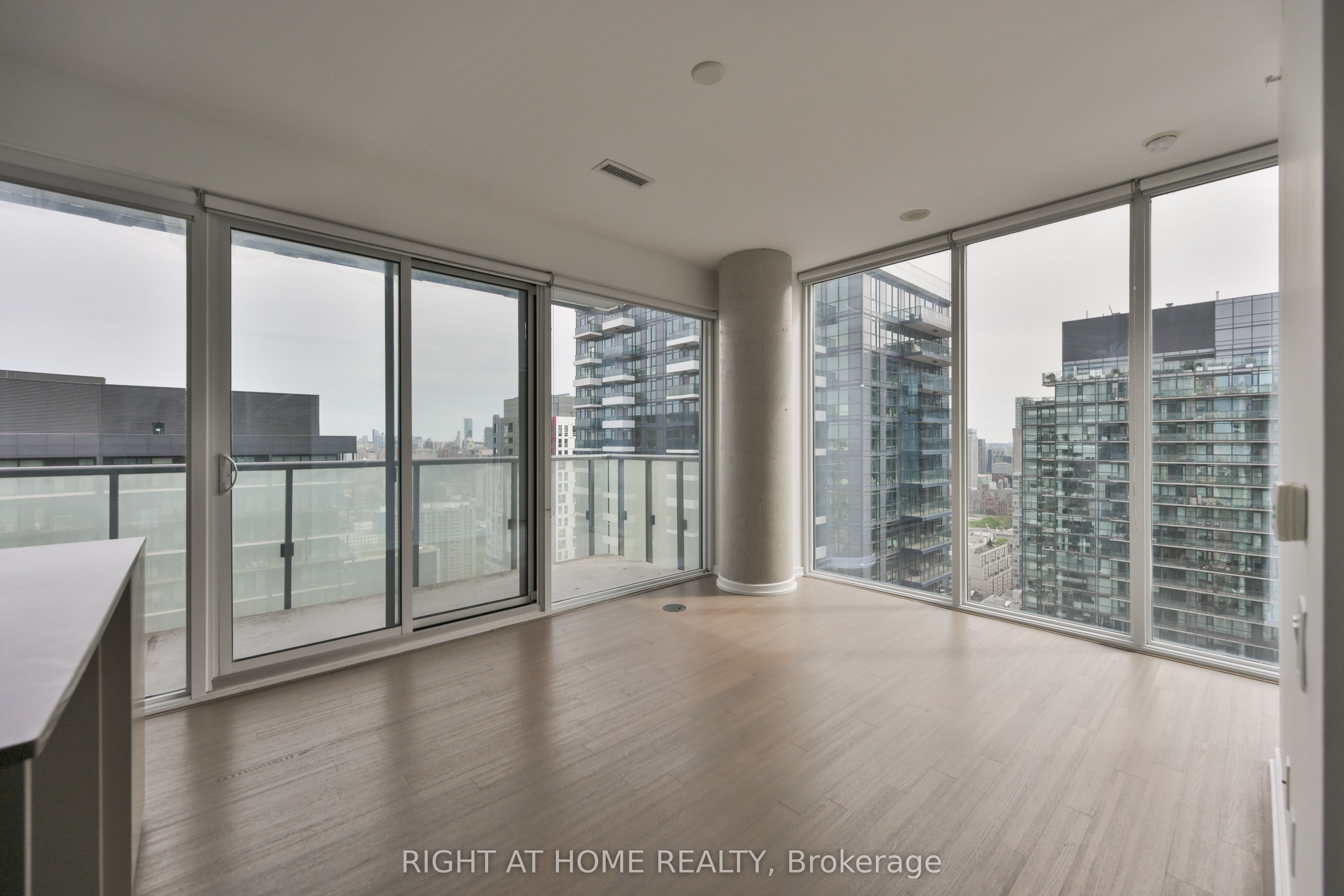 101 Peter Street 3903, Toronto, ON M5V 2G9 photo 4
