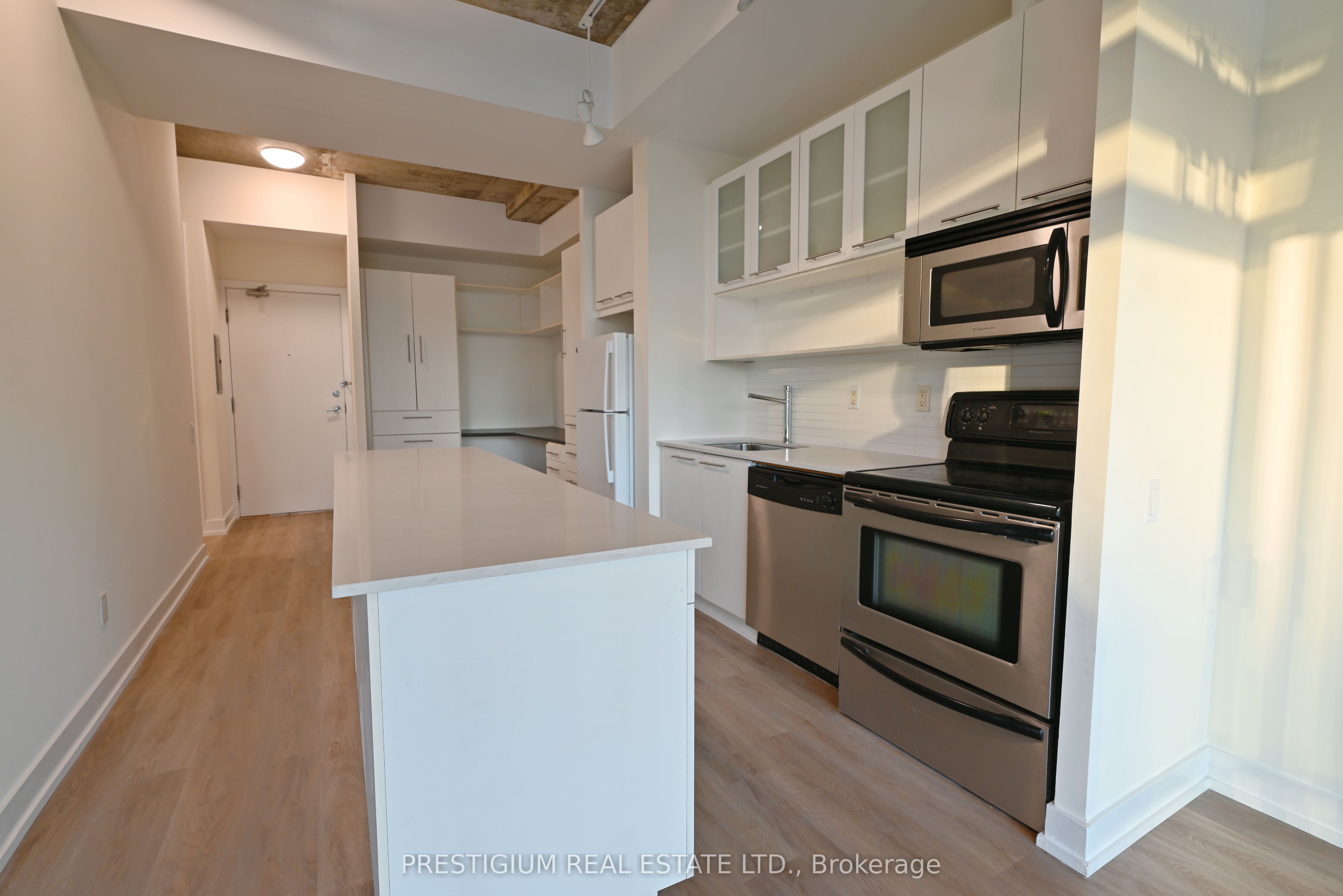 66 Portland Street 611, Toronto, ON M5V 2M6 photo 2