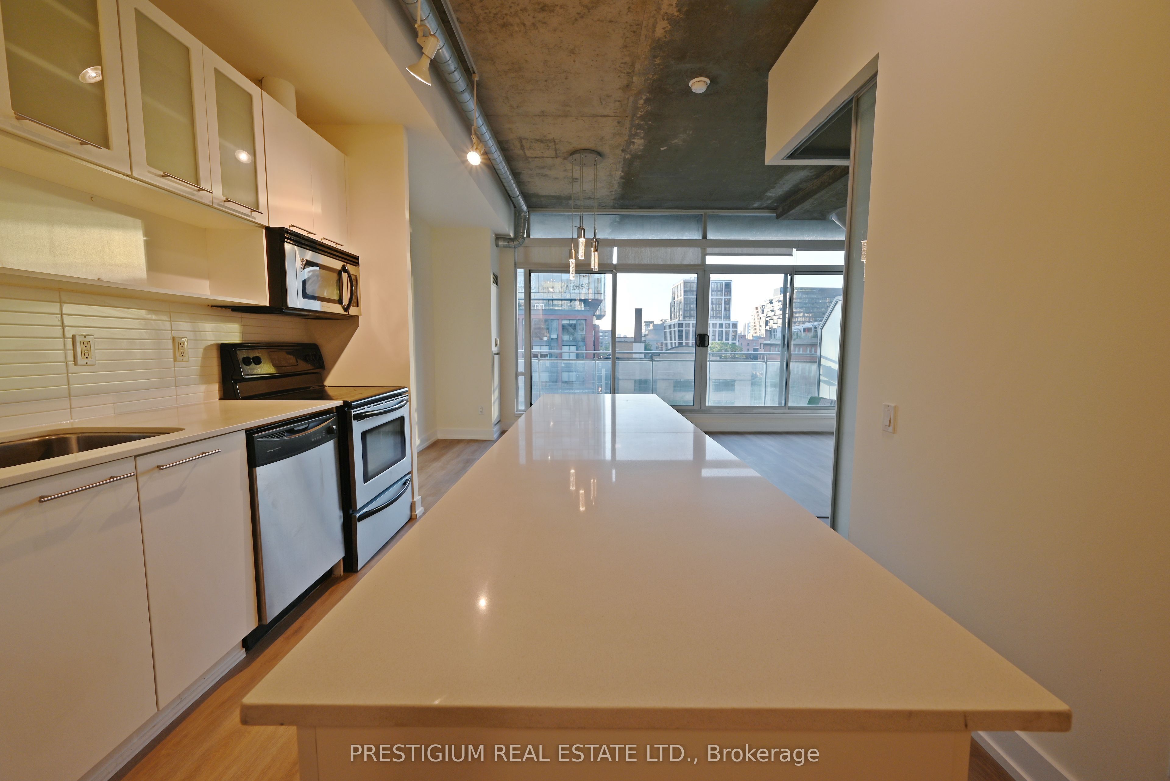 66 Portland Street 611, Toronto, ON M5V 2M6 photo 3